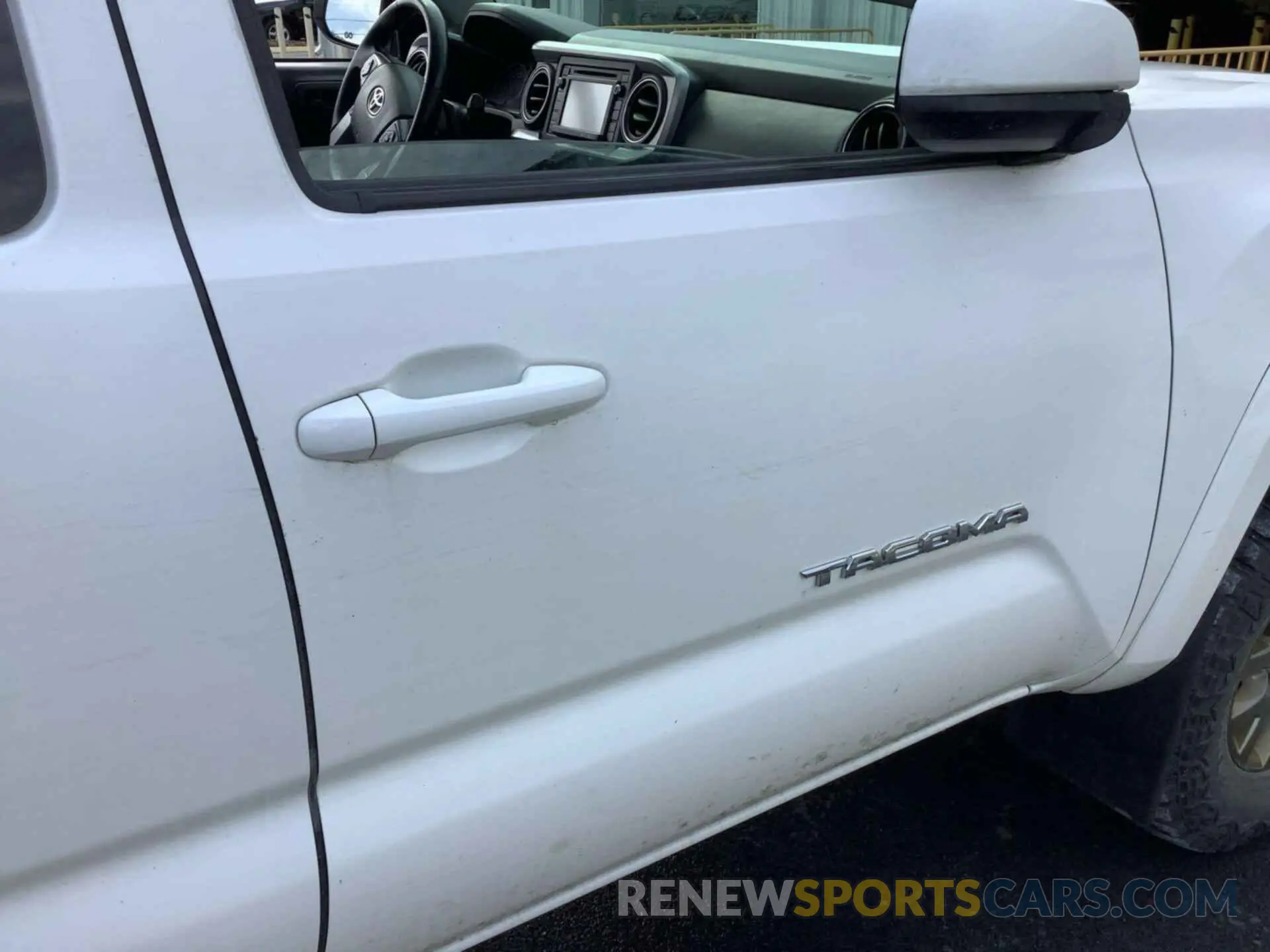 5 fotografías del automóvil dañado 5TFSZ5AN9KX200181 TOYOTA TACOMA 2019