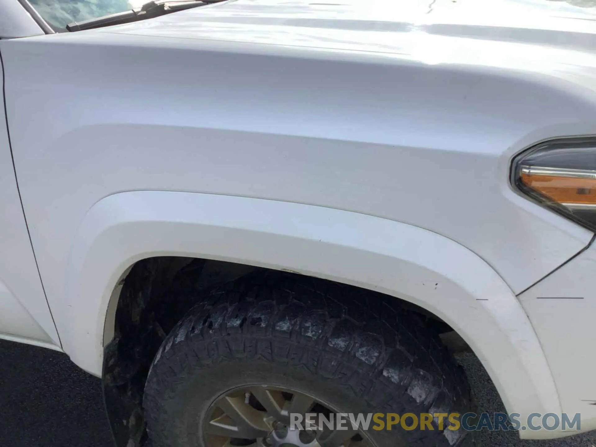 8 fotografías del automóvil dañado 5TFSZ5AN9KX200181 TOYOTA TACOMA 2019