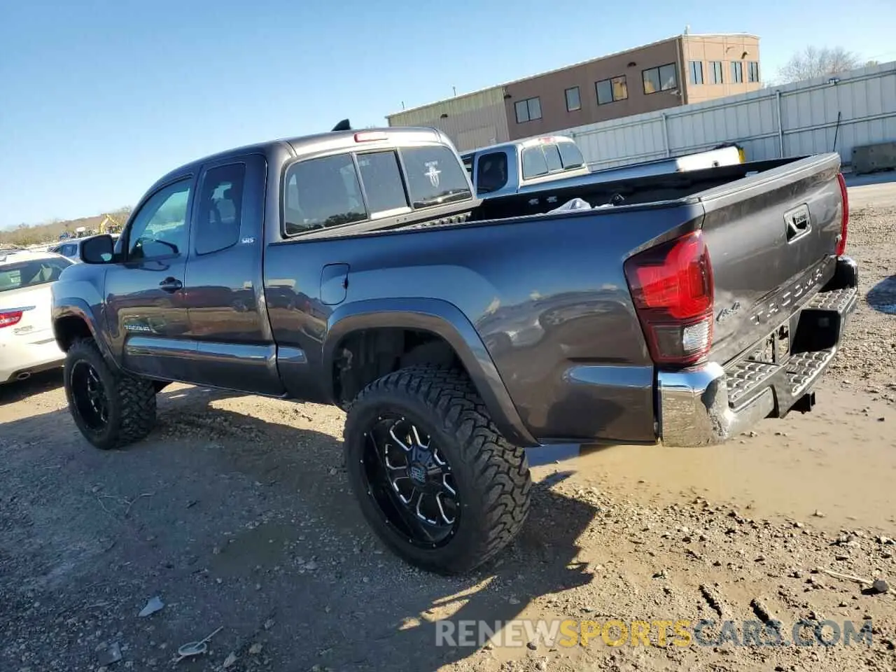 2 fotografías del automóvil dañado 5TFSZ5AN9KX200780 TOYOTA TACOMA 2019