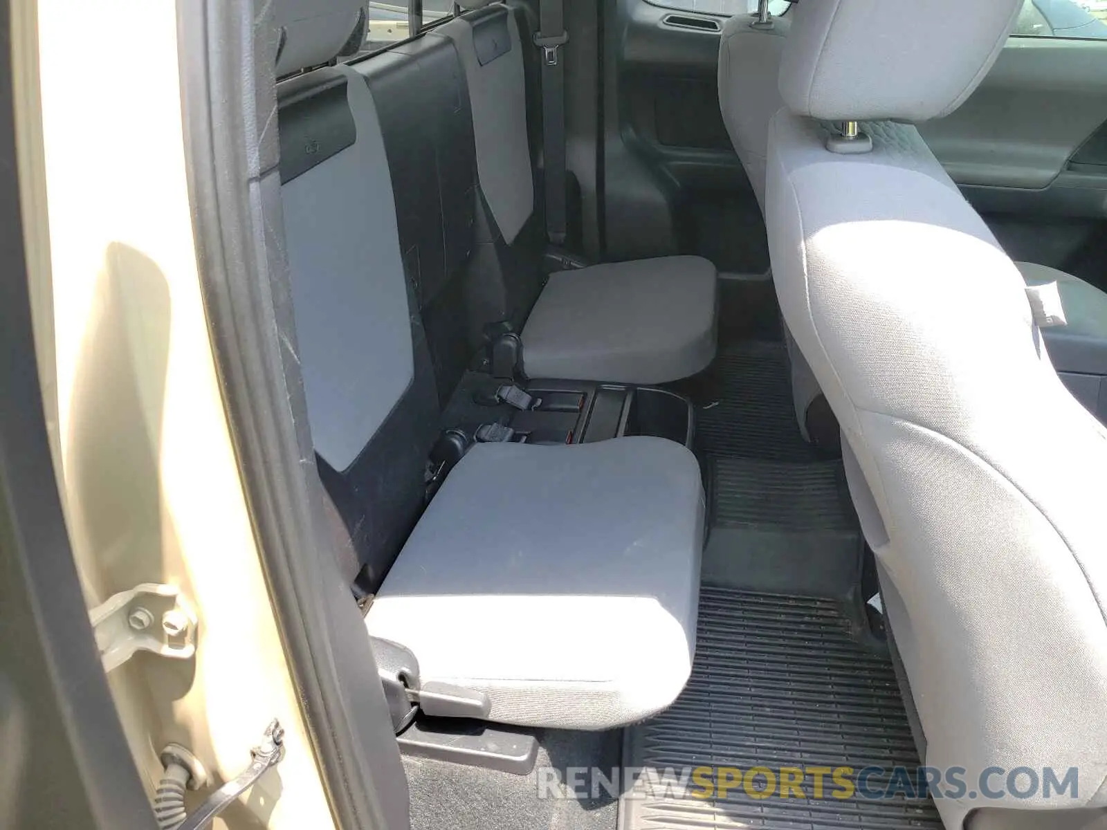 6 fotografías del automóvil dañado 5TFSZ5ANXKX192933 TOYOTA TACOMA 2019