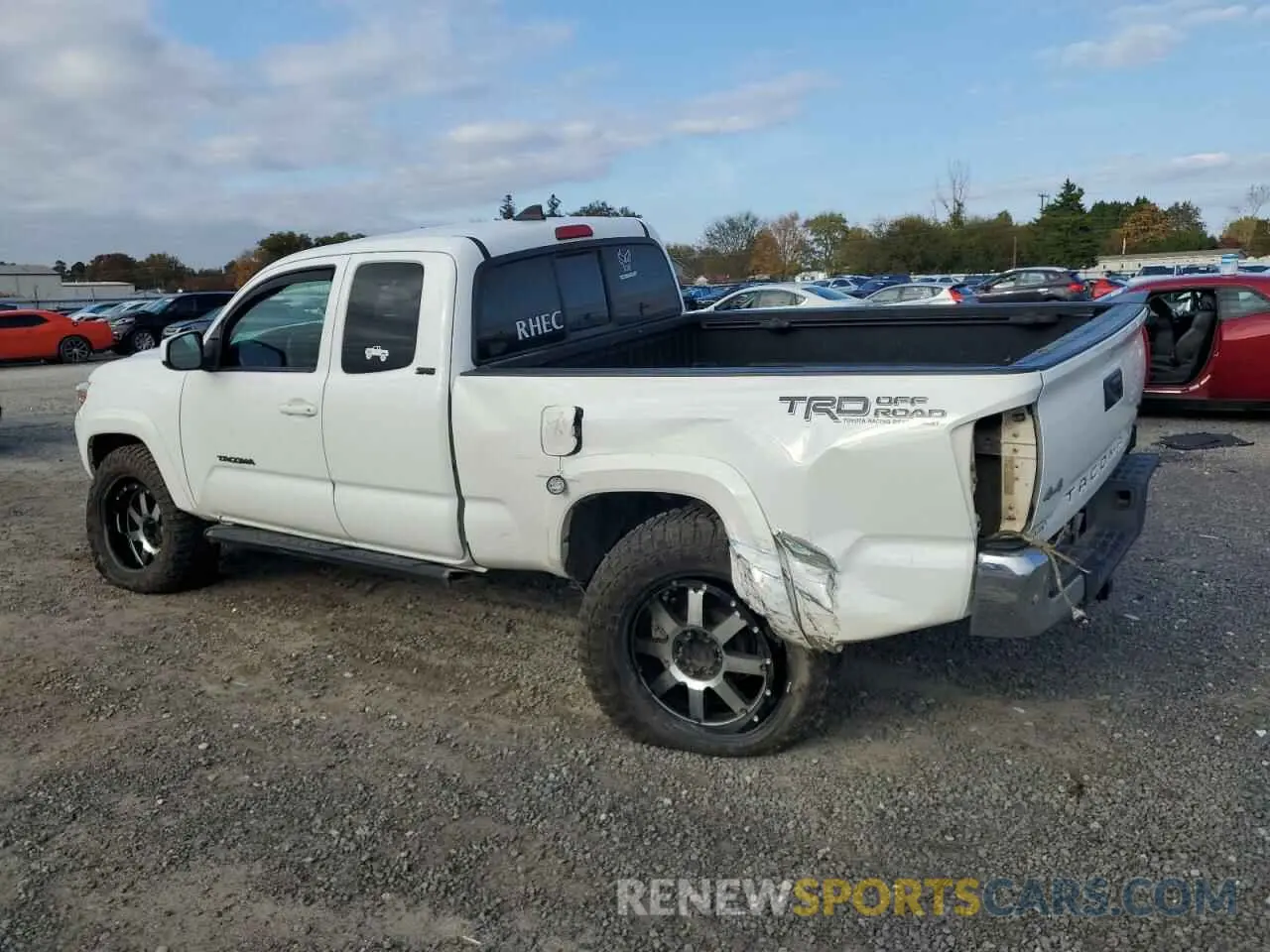 2 fotografías del automóvil dañado 5TFSZ5ANXKX206300 TOYOTA TACOMA 2019