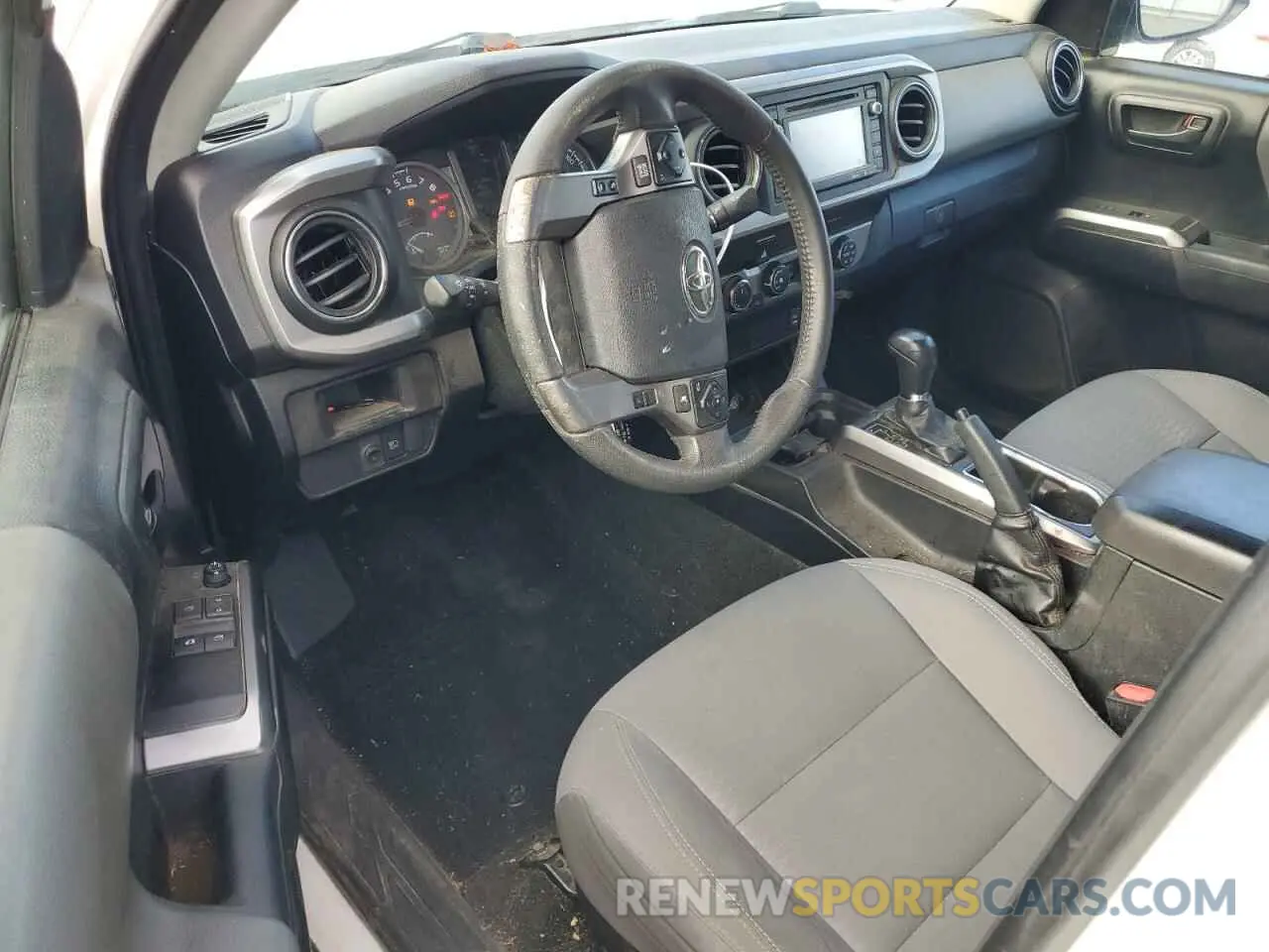 8 fotografías del automóvil dañado 5TFSZ5ANXKX206300 TOYOTA TACOMA 2019