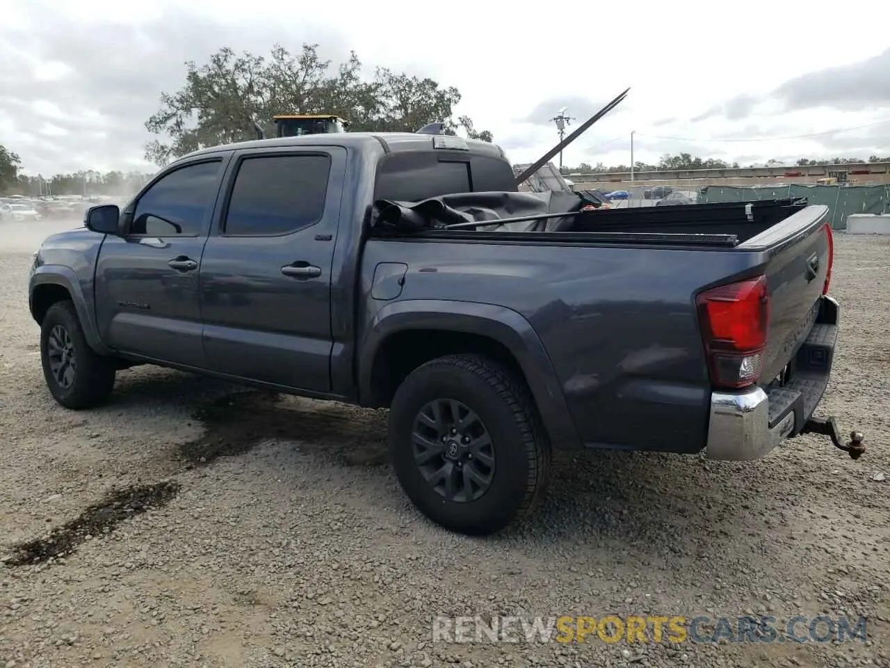 2 fotografías del automóvil dañado 3TMAZ5CN0LM134555 TOYOTA TACOMA 2020