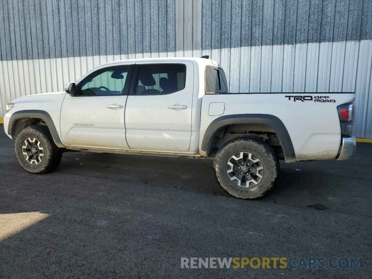 2 fotografías del automóvil dañado 3TMAZ5CN1LM122379 TOYOTA TACOMA 2020