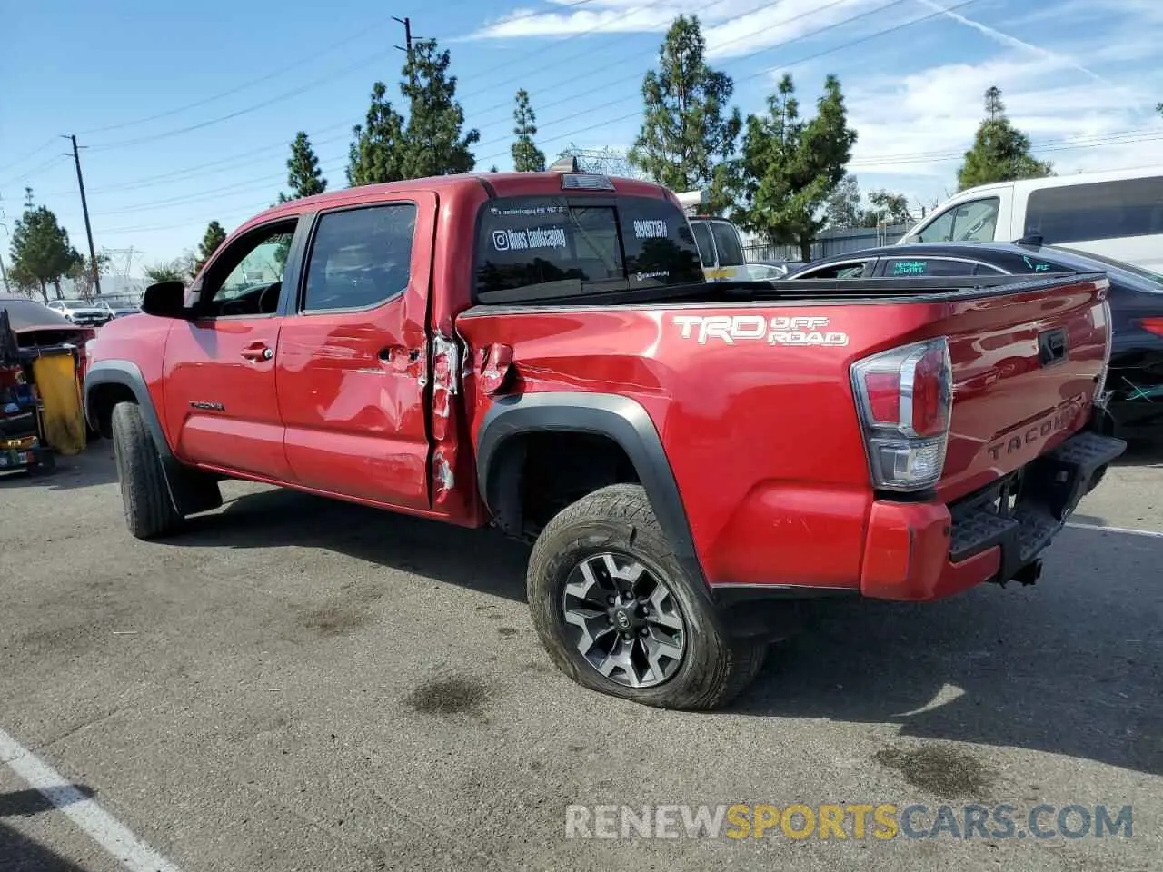 2 fotografías del automóvil dañado 3TMAZ5CN1LM137271 TOYOTA TACOMA 2020