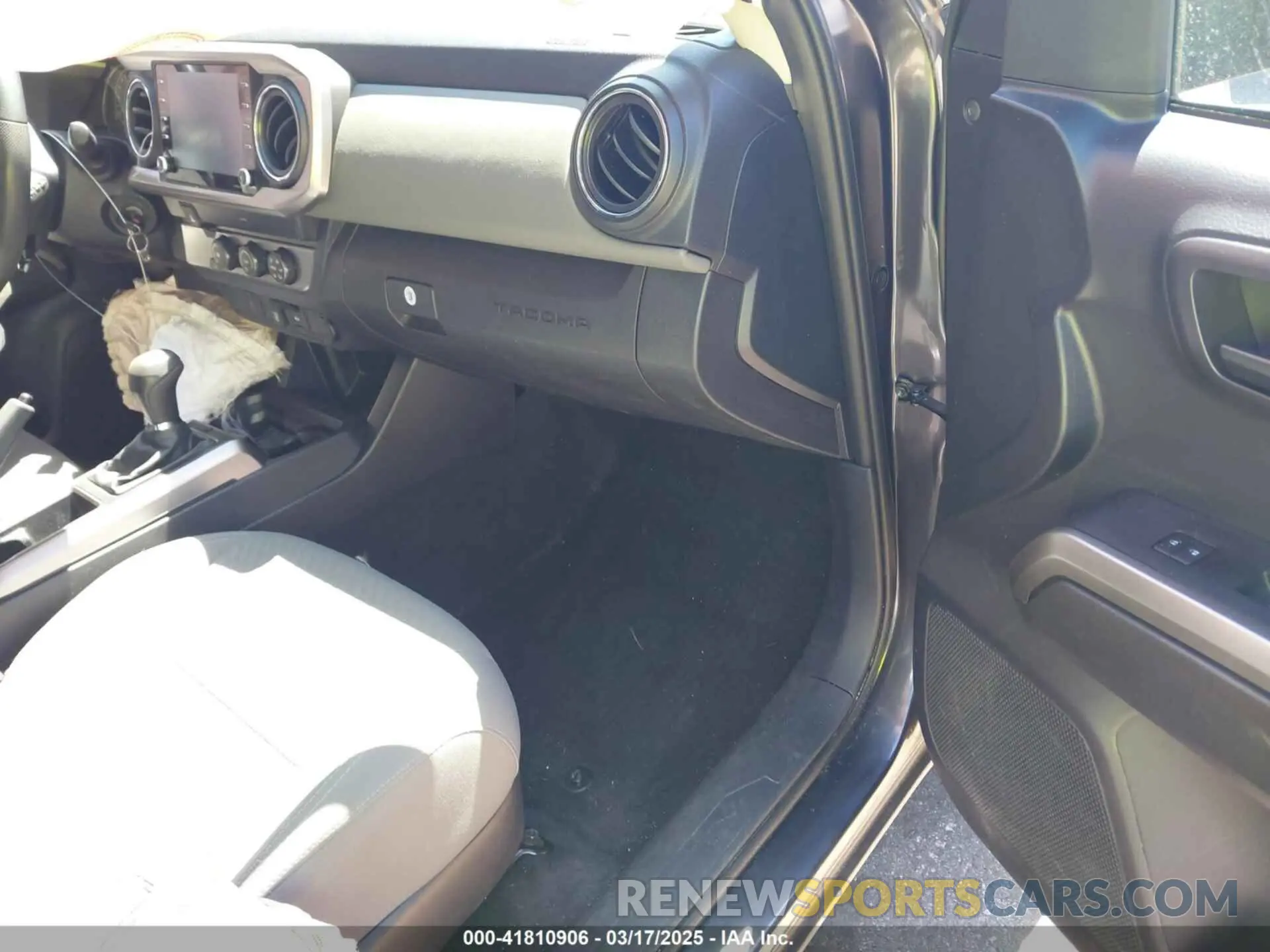 5 fotografías del automóvil dañado 3TMAZ5CN2LM116526 TOYOTA TACOMA 2020