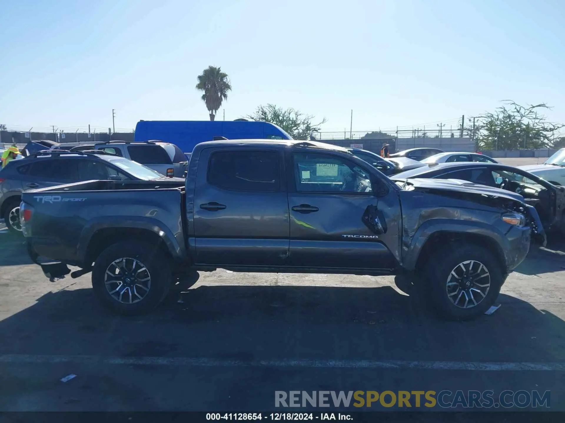 12 fotografías del automóvil dañado 3TMAZ5CN2LM129860 TOYOTA TACOMA 2020