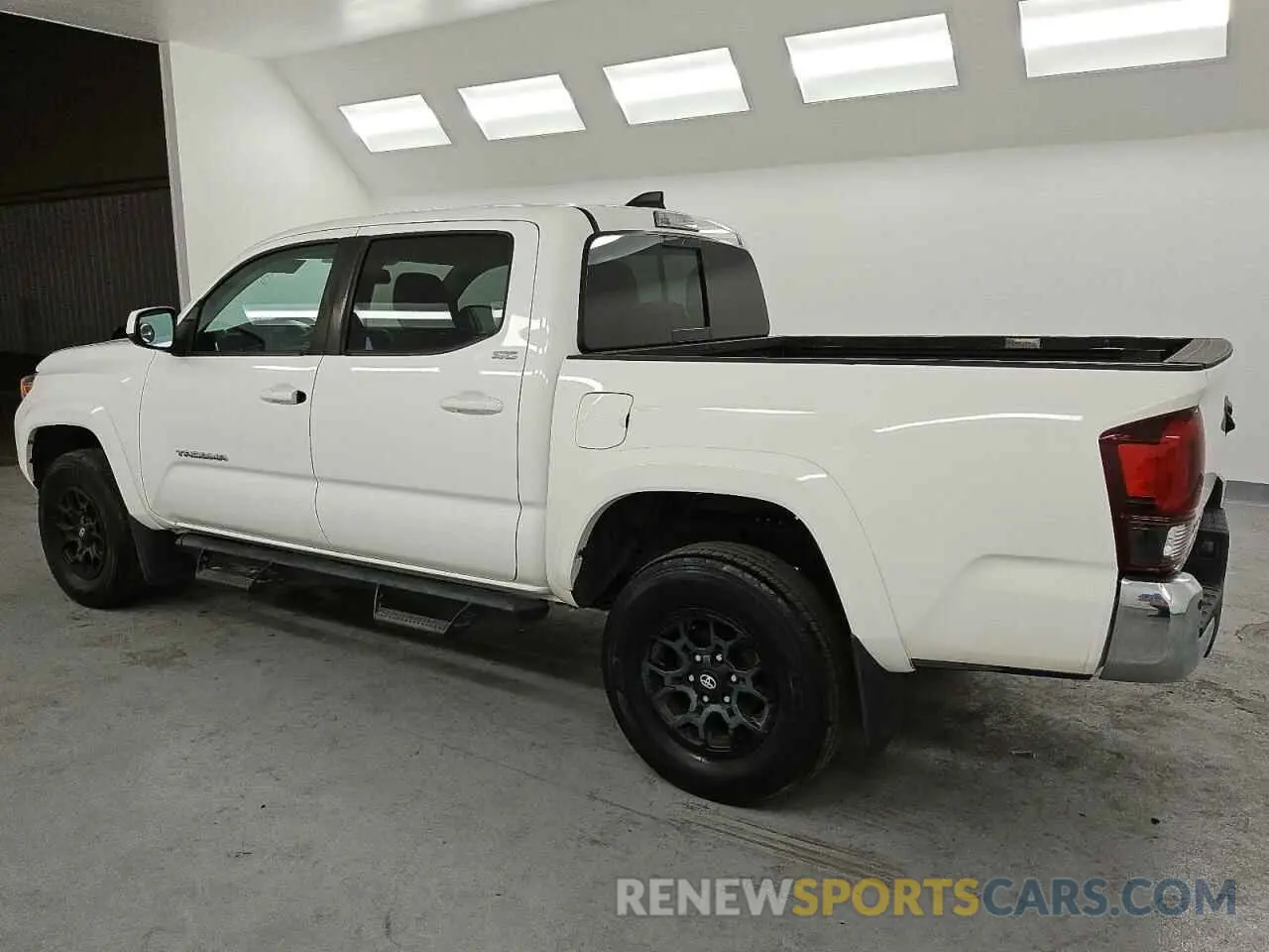 2 fotografías del automóvil dañado 3TMAZ5CN2LM130877 TOYOTA TACOMA 2020