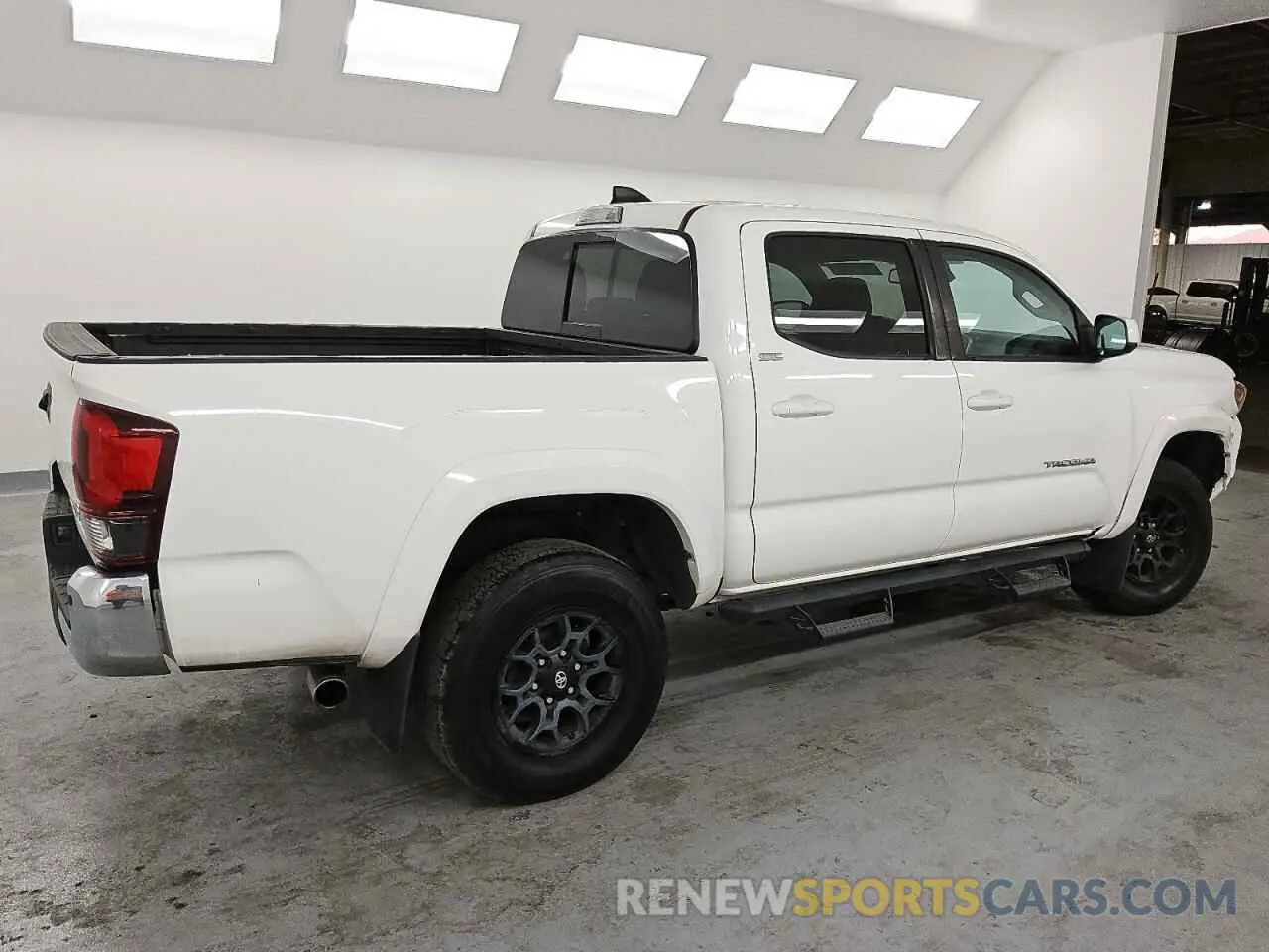 3 fotografías del automóvil dañado 3TMAZ5CN2LM130877 TOYOTA TACOMA 2020