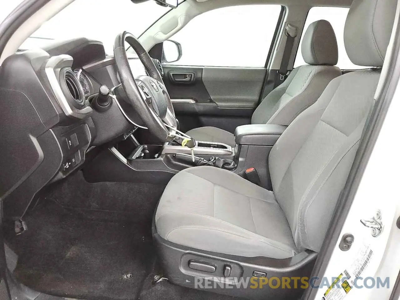 7 fotografías del automóvil dañado 3TMAZ5CN2LM130877 TOYOTA TACOMA 2020