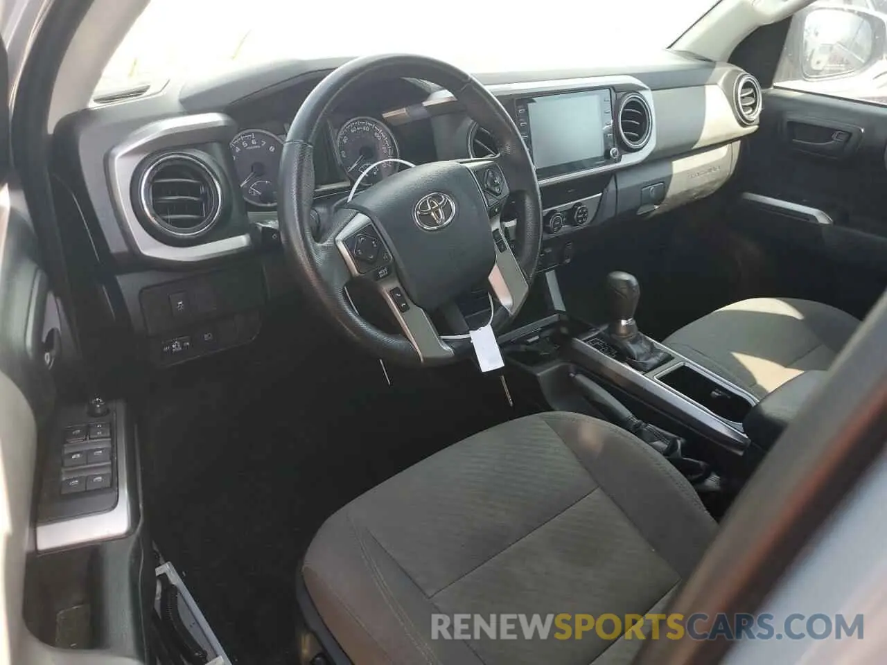 8 fotografías del automóvil dañado 3TMAZ5CN2LM131382 TOYOTA TACOMA 2020