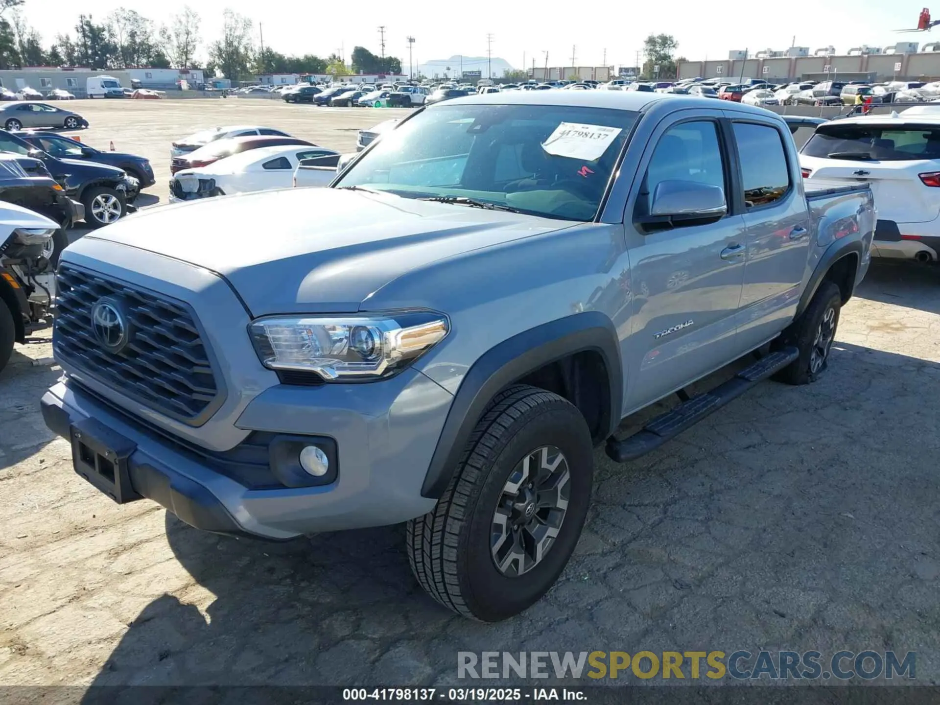 2 fotografías del automóvil dañado 3TMAZ5CN4LM125101 TOYOTA TACOMA 2020