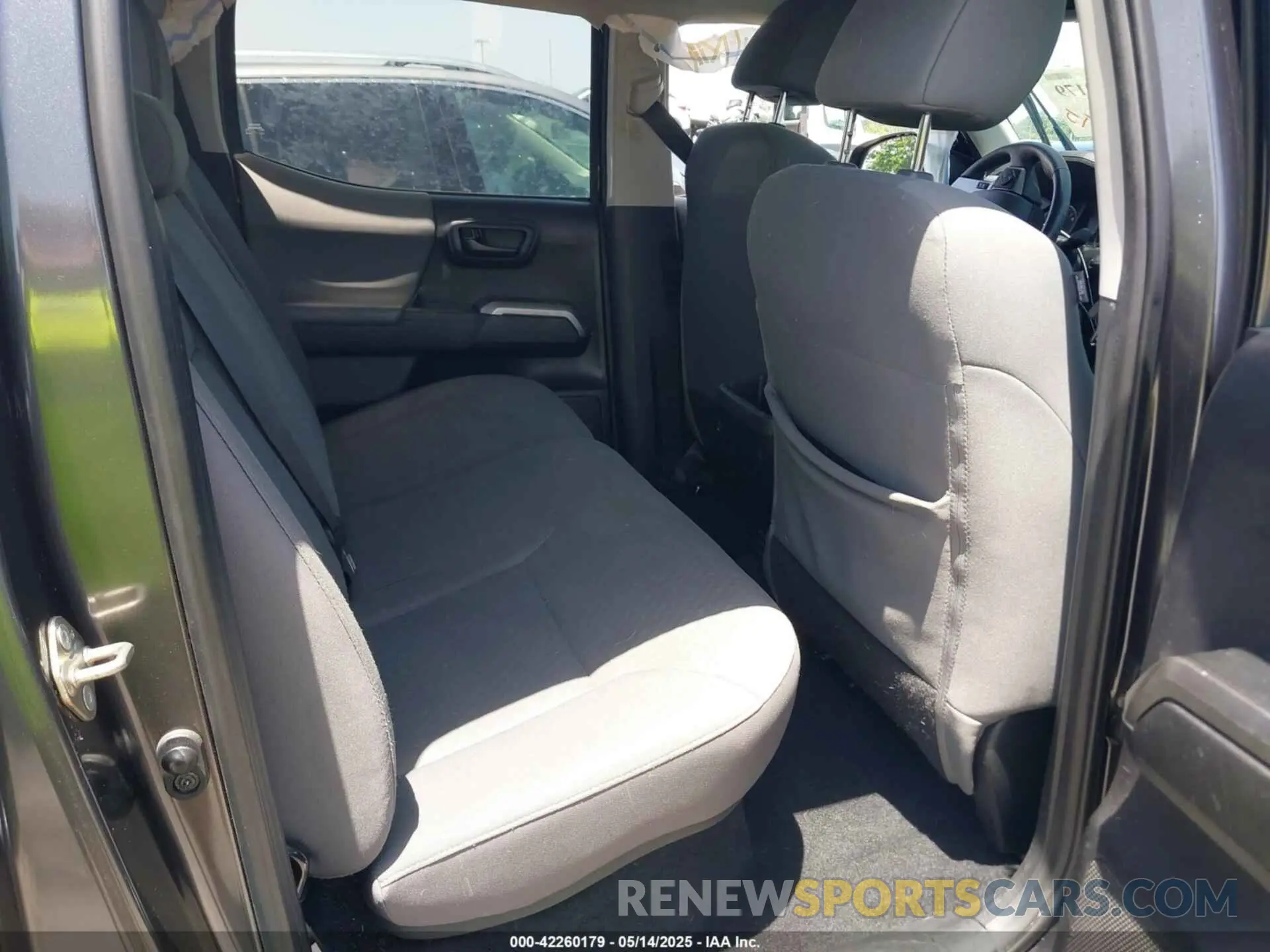 8 fotografías del automóvil dañado 3TMAZ5CN5LM118447 TOYOTA TACOMA 2020