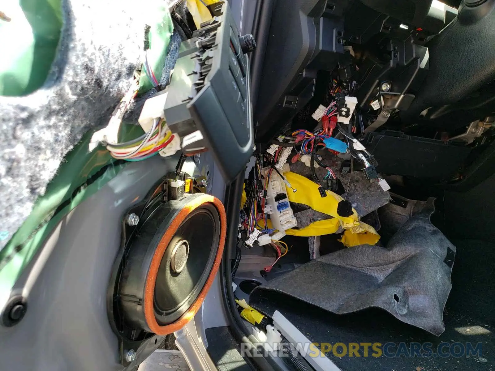 9 fotografías del automóvil dañado 3TMAZ5CN5LM118660 TOYOTA TACOMA 2020