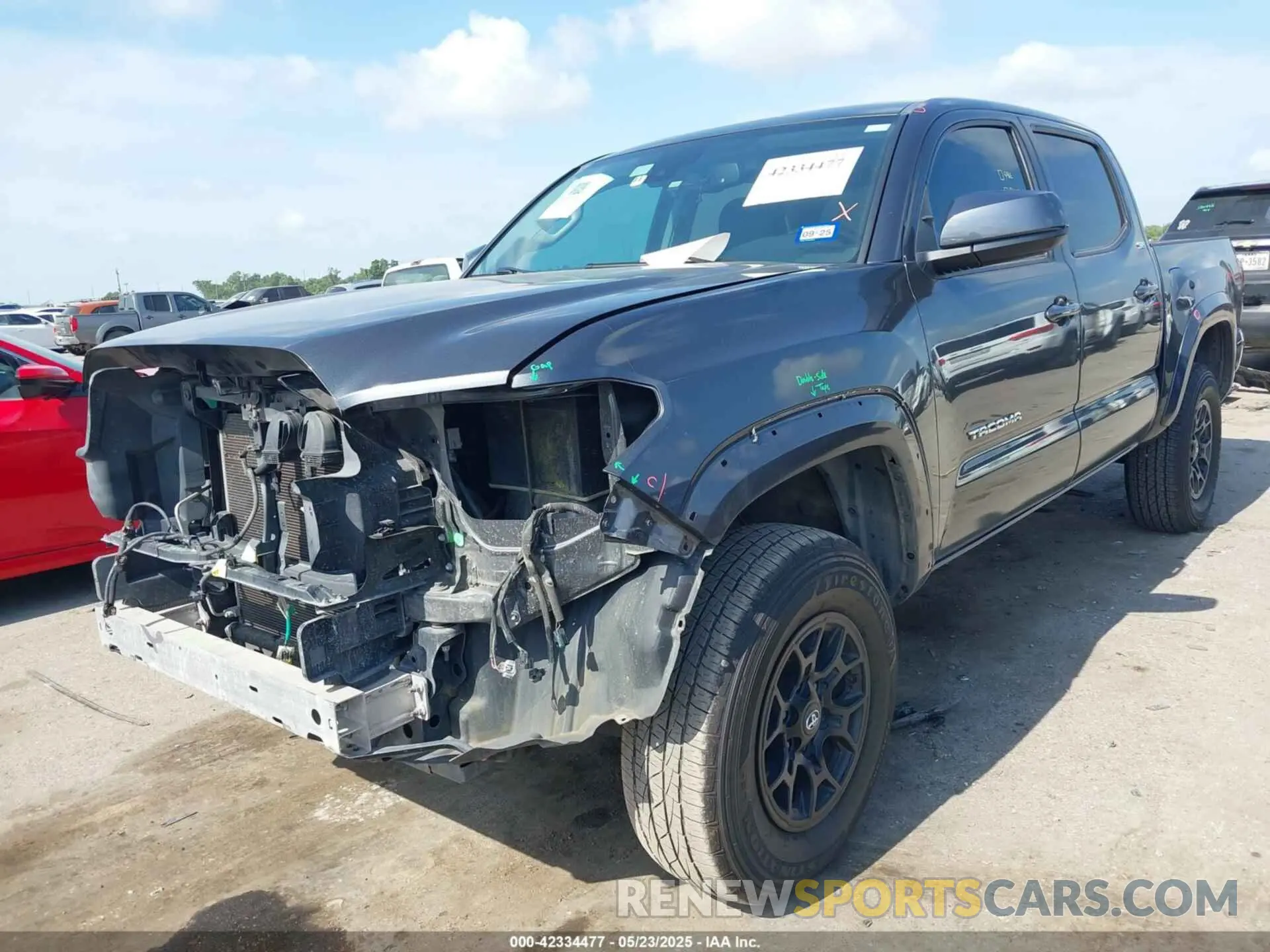 2 fotografías del automóvil dañado 3TMAZ5CN5LM140383 TOYOTA TACOMA 2020