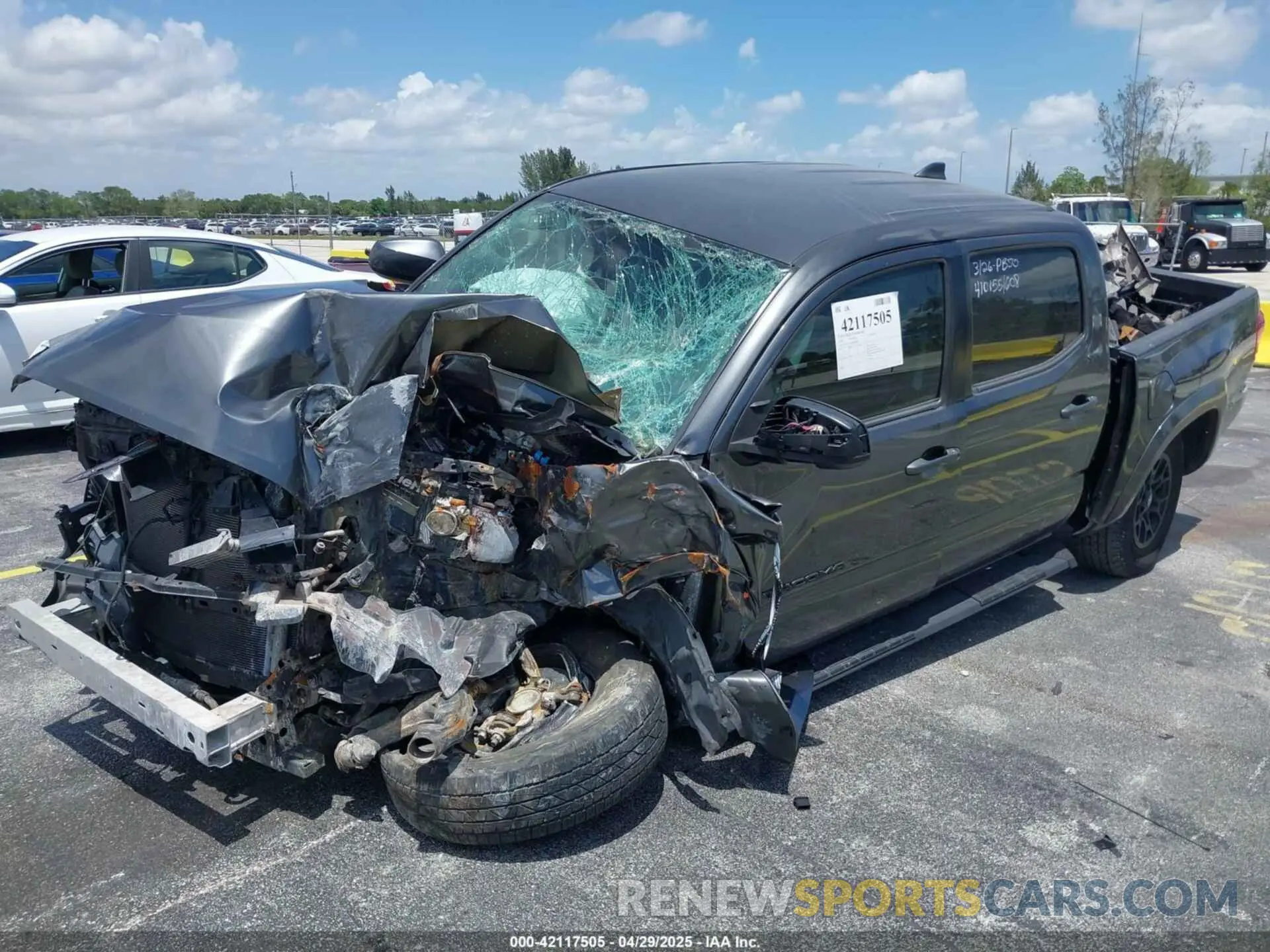 2 fotografías del automóvil dañado 3TMAZ5CN6LM128663 TOYOTA TACOMA 2020