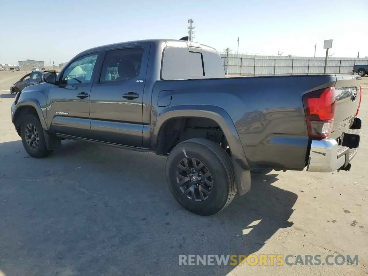 2 fotografías del automóvil dañado 3TMAZ5CN8LM126431 TOYOTA TACOMA 2020