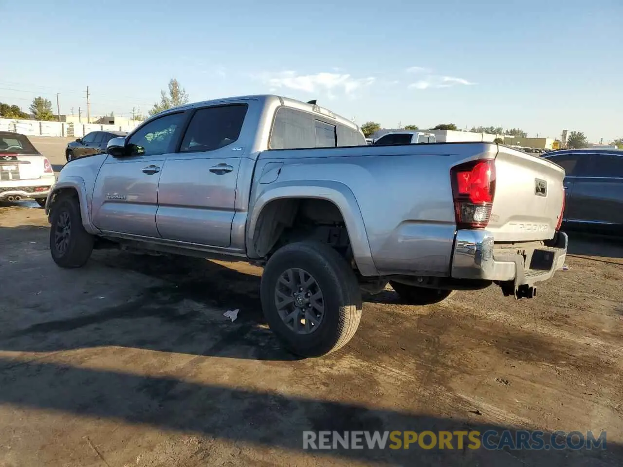 2 fotografías del automóvil dañado 3TMAZ5CN8LM130155 TOYOTA TACOMA 2020