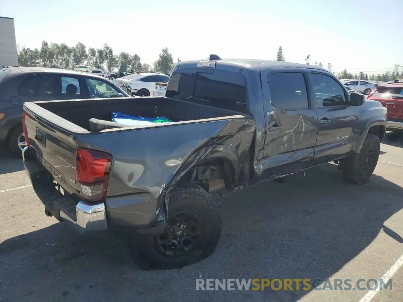 3 fotografías del automóvil dañado 3TMAZ5CN8LM130480 TOYOTA TACOMA 2020