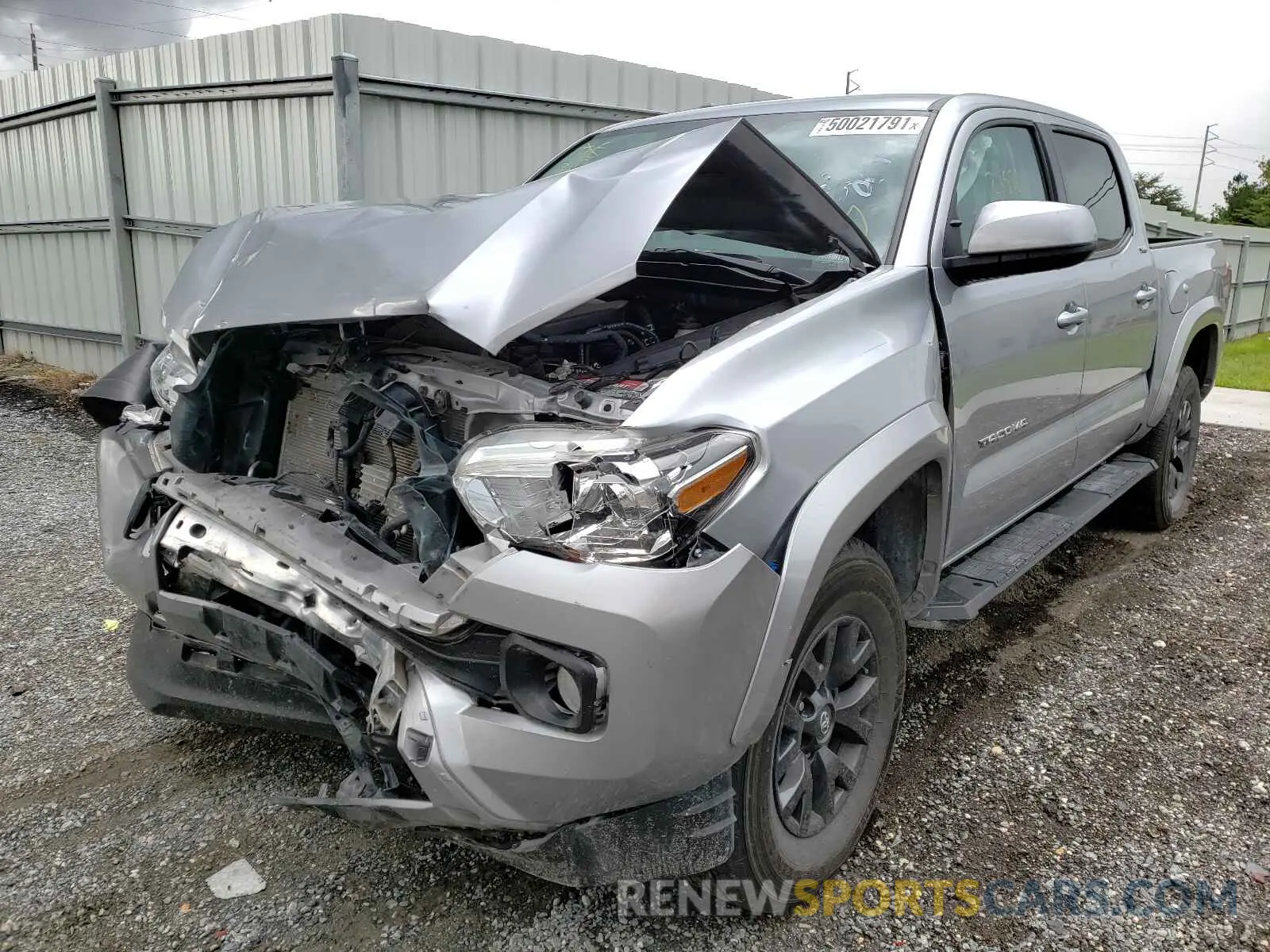 2 fotografías del automóvil dañado 3TMAZ5CN9LM131380 TOYOTA TACOMA 2020