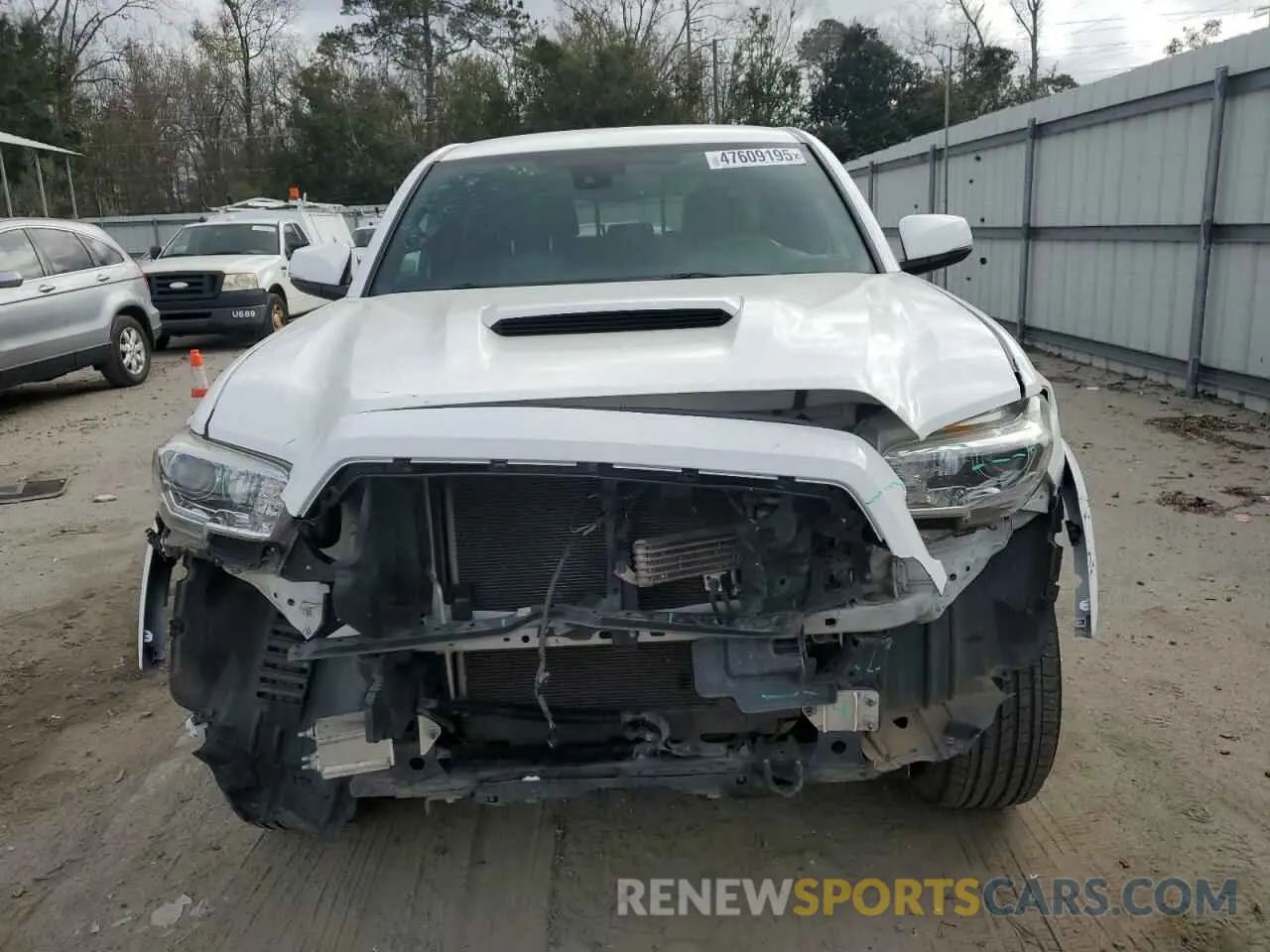 5 fotografías del automóvil dañado 3TMAZ5CNXLM127063 TOYOTA TACOMA 2020