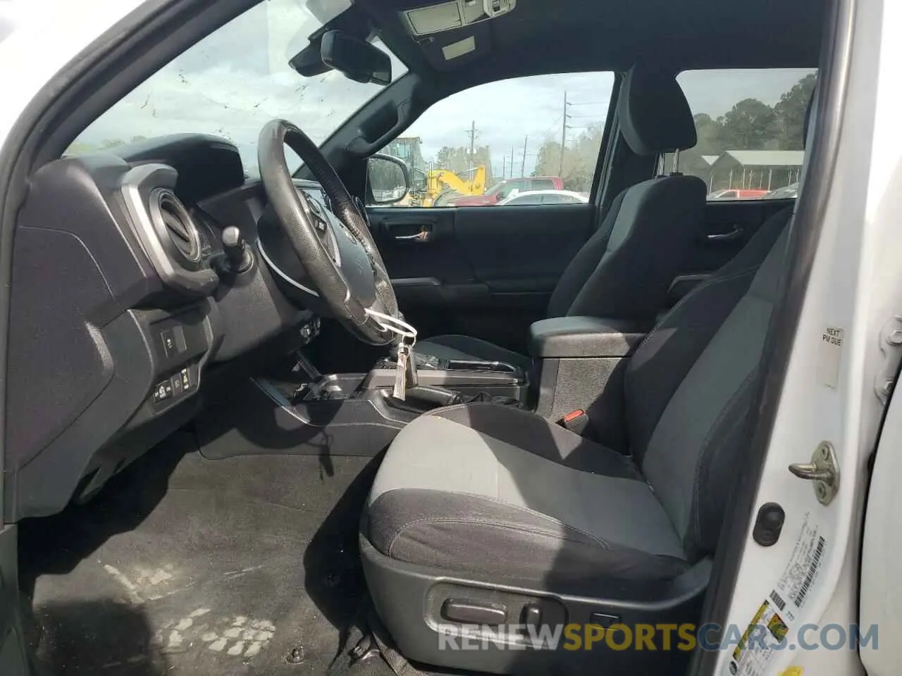 7 fotografías del automóvil dañado 3TMAZ5CNXLM127063 TOYOTA TACOMA 2020
