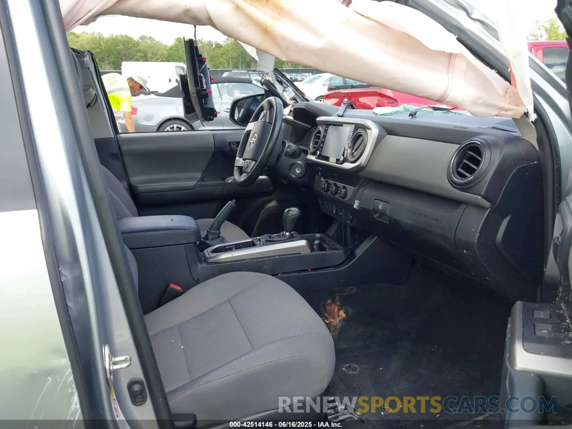 5 fotografías del automóvil dañado 3TMAZ5CNXLM135065 TOYOTA TACOMA 2020