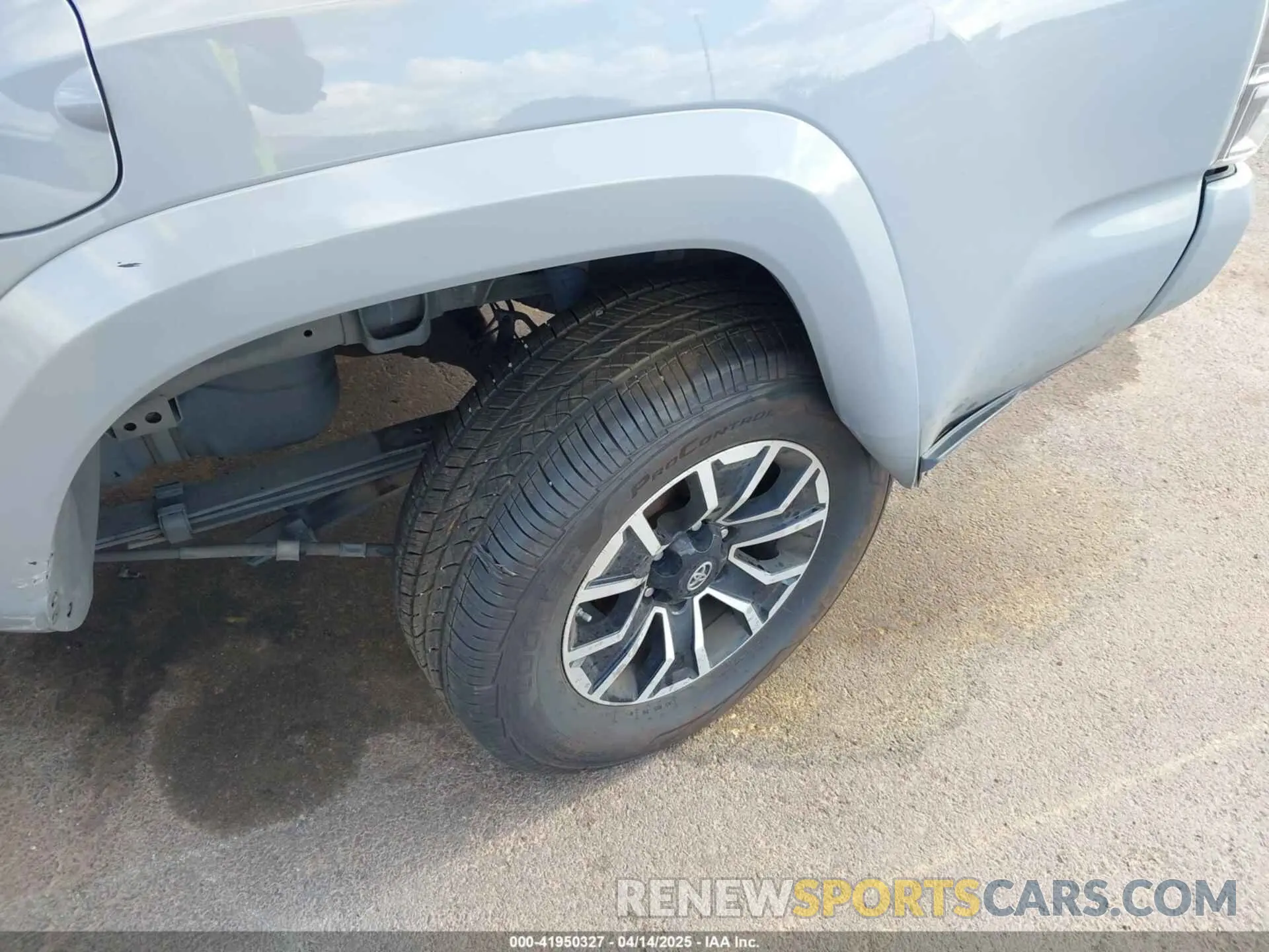17 fotografías del automóvil dañado 3TMAZ5CNXLM136958 TOYOTA TACOMA 2020