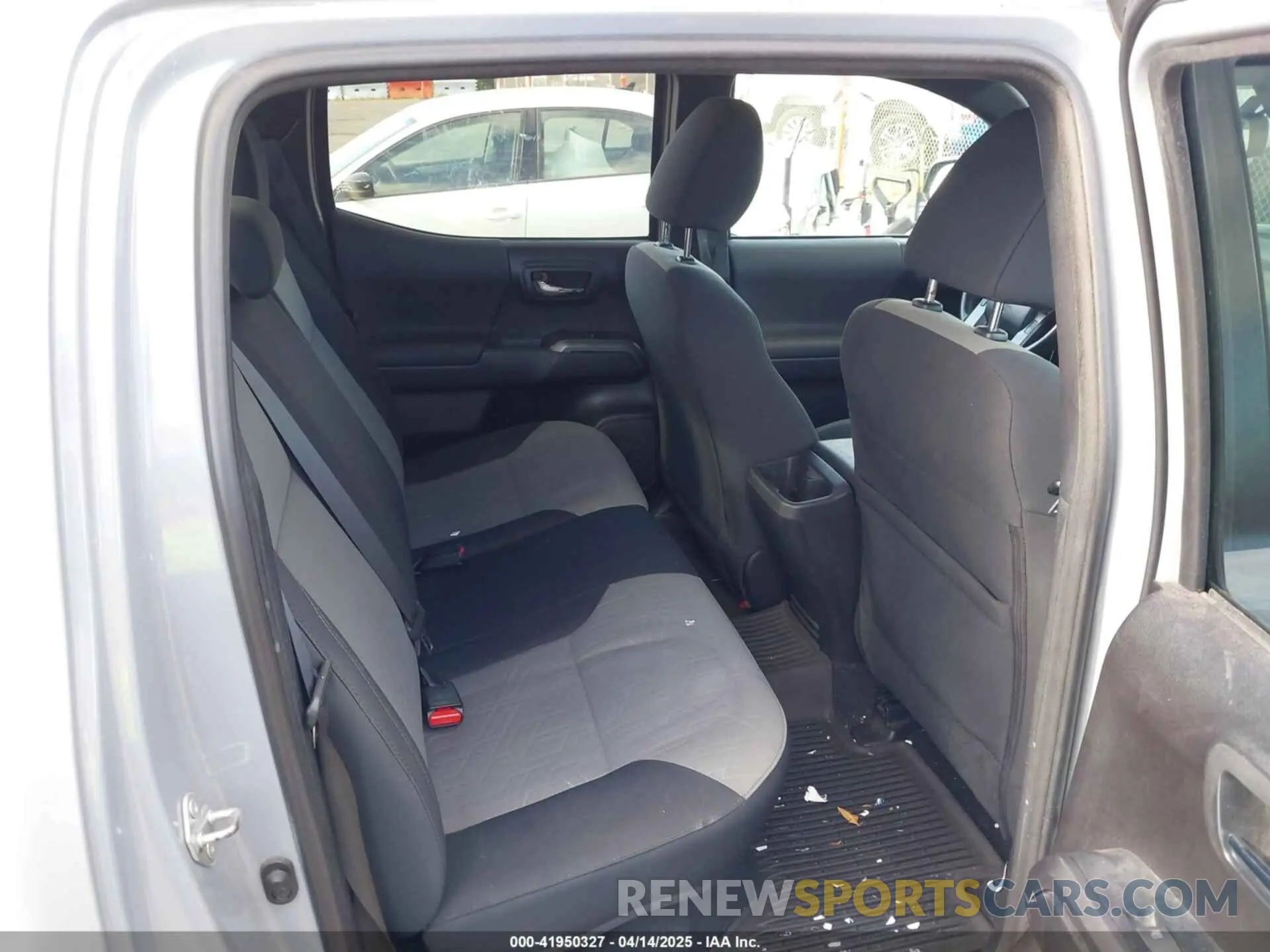 8 fotografías del automóvil dañado 3TMAZ5CNXLM136958 TOYOTA TACOMA 2020