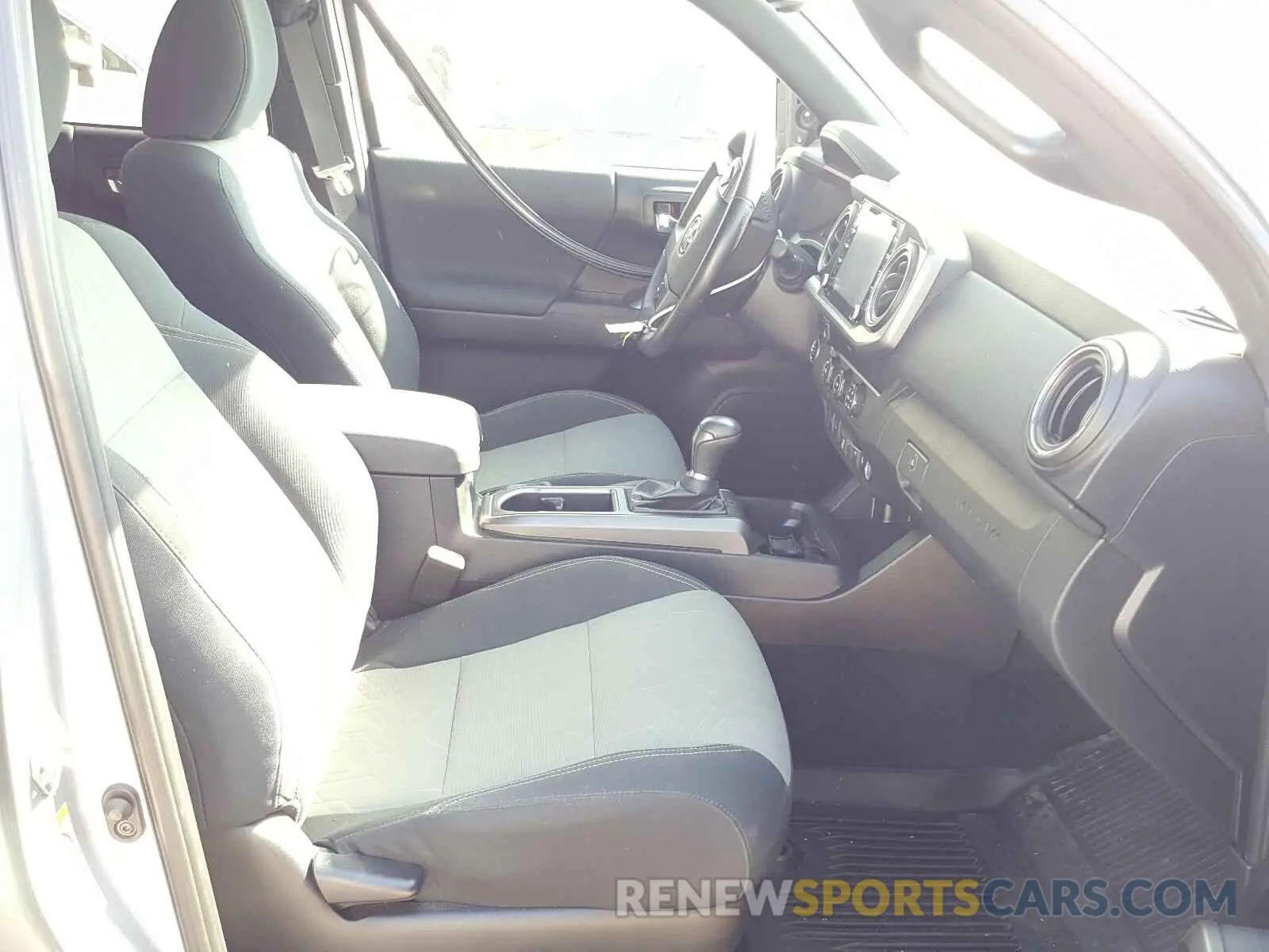 5 fotografías del automóvil dañado 3TMBZ5DN3LM024358 TOYOTA TACOMA 2020