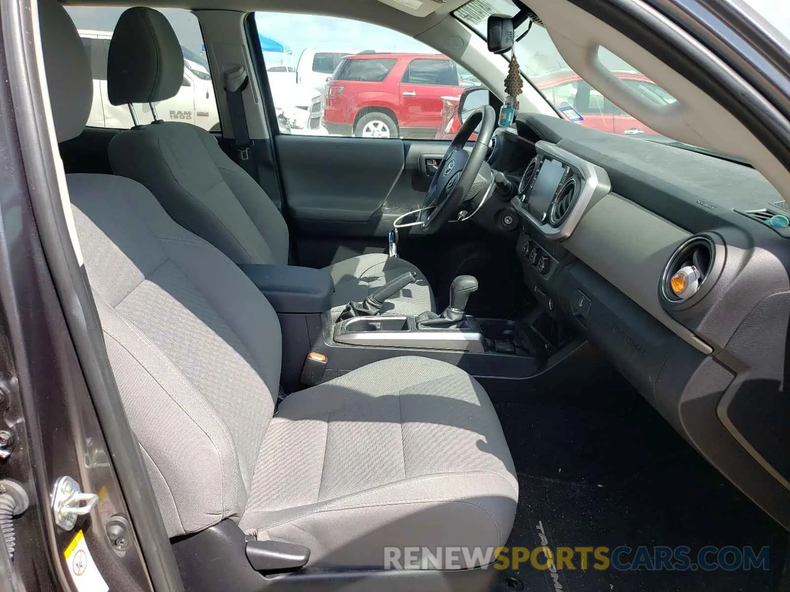 5 fotografías del automóvil dañado 3TMBZ5DN4LM026779 TOYOTA TACOMA 2020