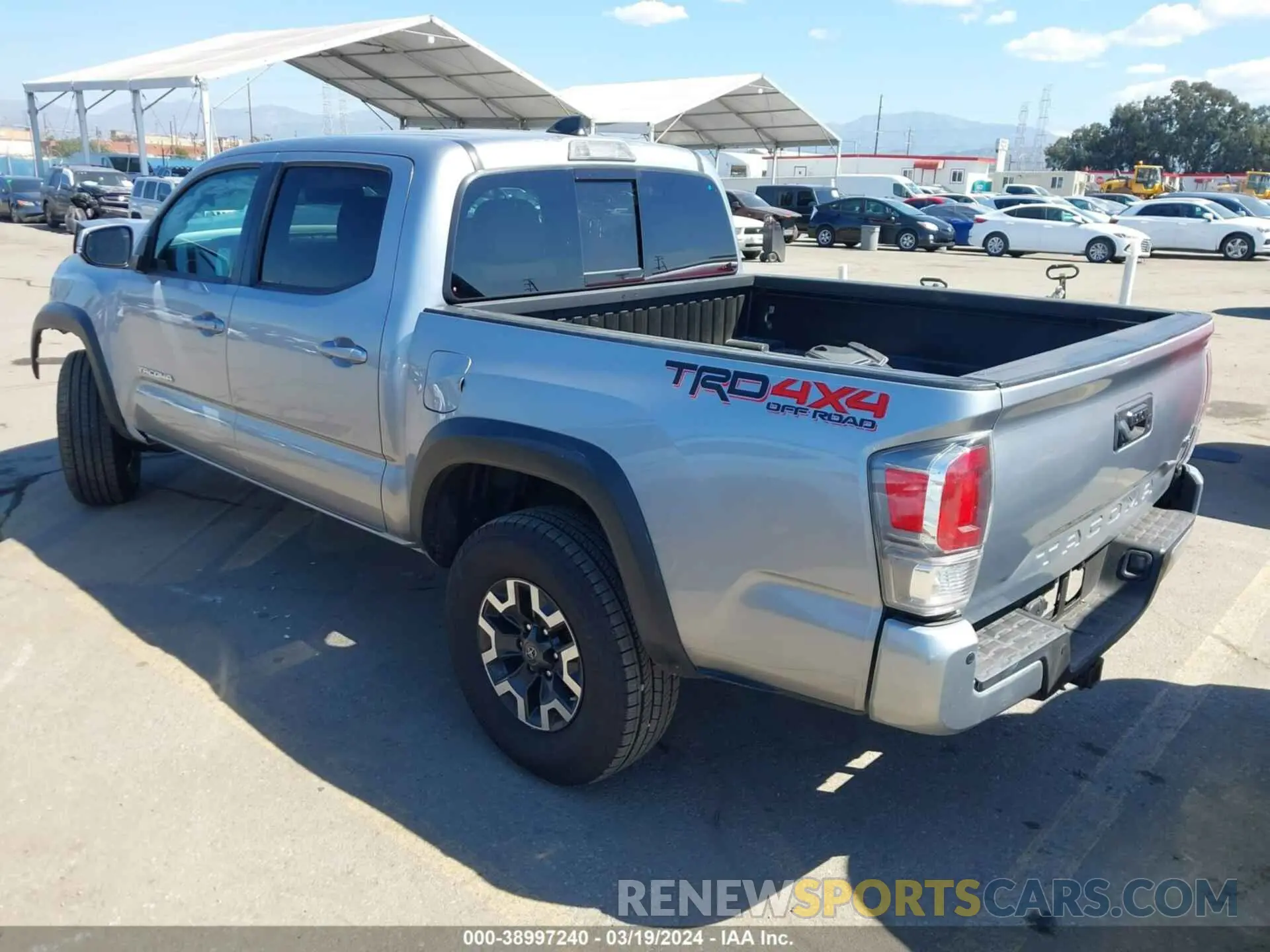 3 fotografías del automóvil dañado 3TMCZ5AN0LM289988 TOYOTA TACOMA 2020