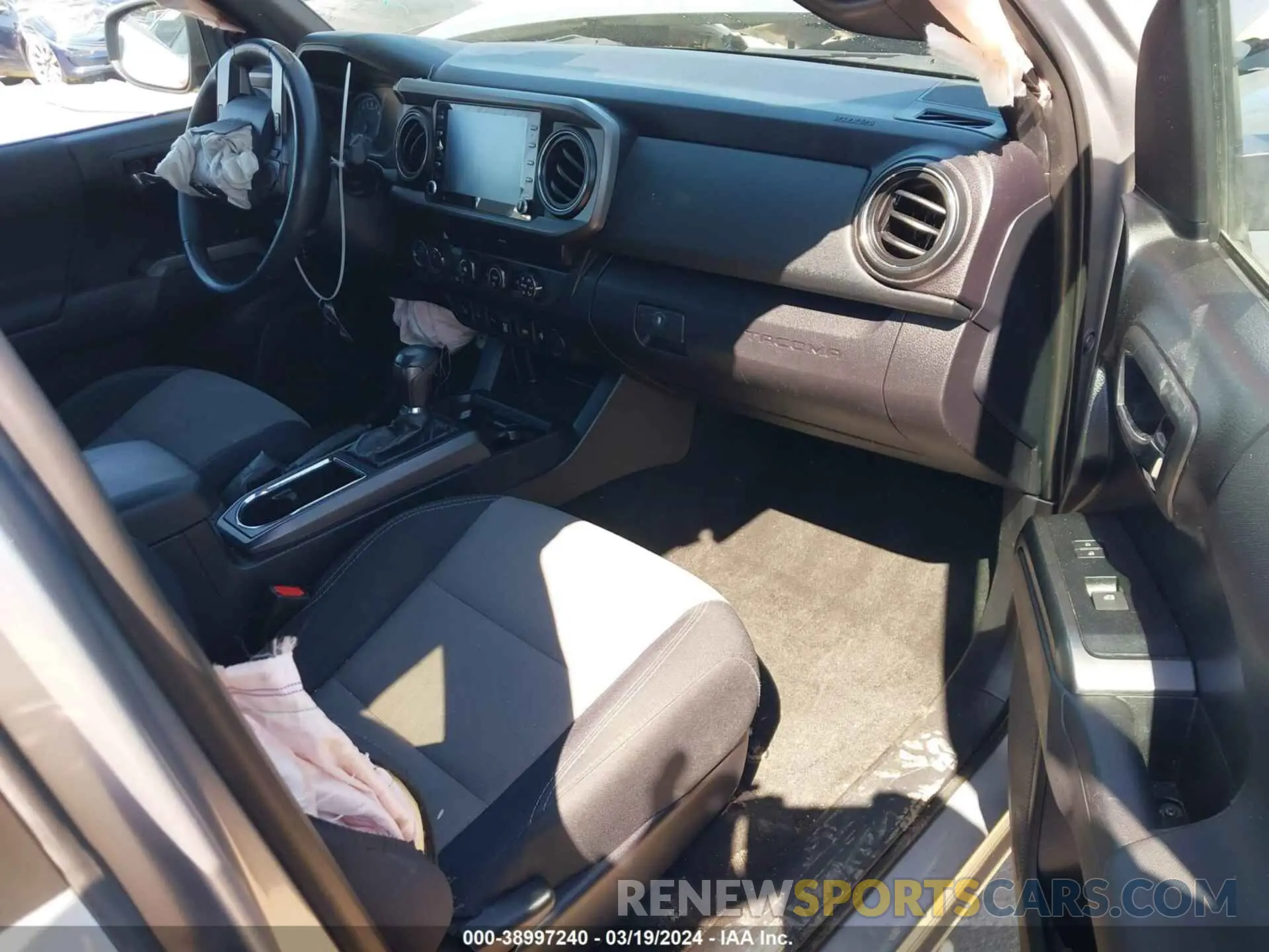 5 fotografías del automóvil dañado 3TMCZ5AN0LM289988 TOYOTA TACOMA 2020
