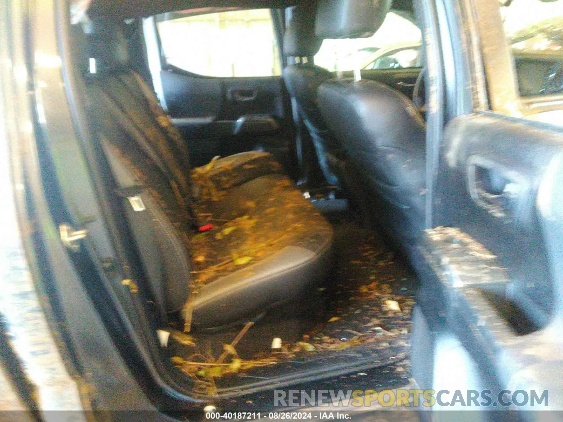 8 fotografías del automóvil dañado 3TMCZ5AN0LM296469 TOYOTA TACOMA 2020