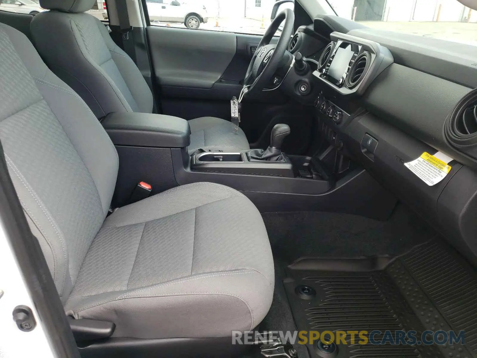 5 fotografías del automóvil dañado 3TMCZ5AN0LM310130 TOYOTA TACOMA 2020