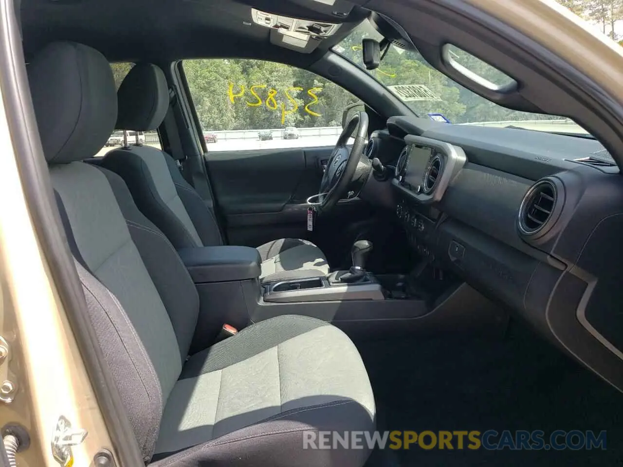 5 fotografías del automóvil dañado 3TMCZ5AN0LM318969 TOYOTA TACOMA 2020