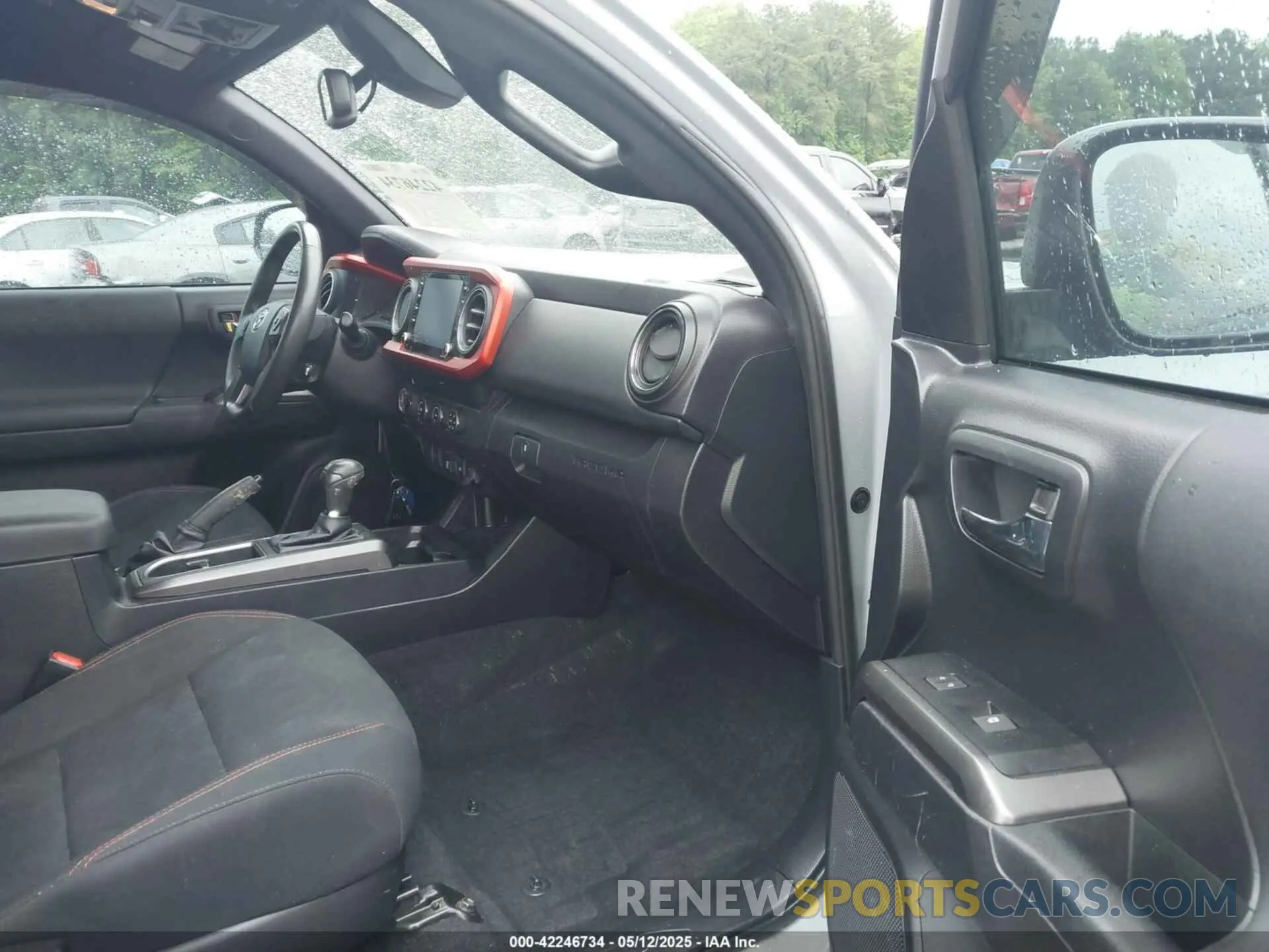 5 fotografías del automóvil dañado 3TMCZ5AN0LM339479 TOYOTA TACOMA 2020