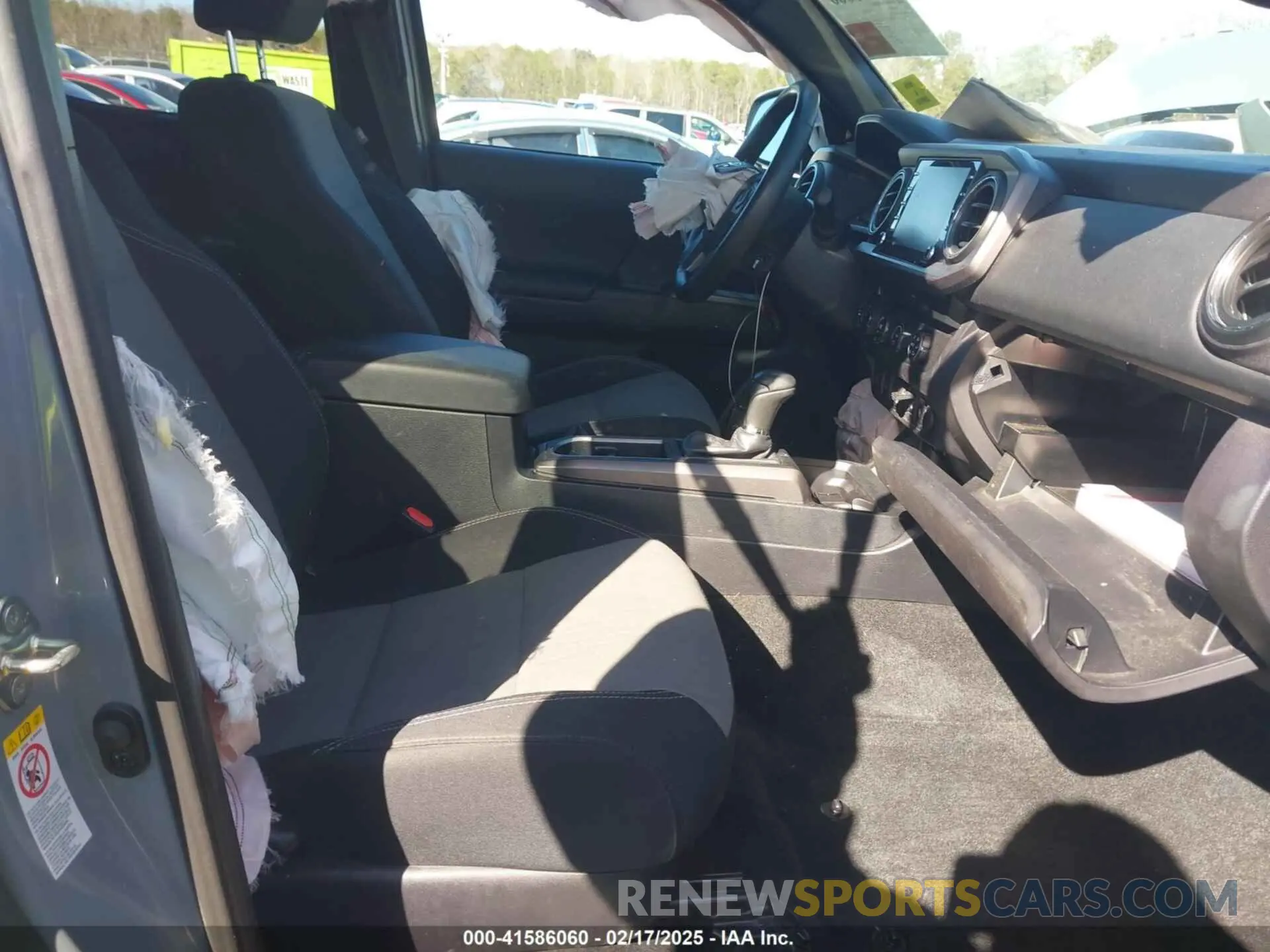 5 fotografías del automóvil dañado 3TMCZ5AN0LM345184 TOYOTA TACOMA 2020