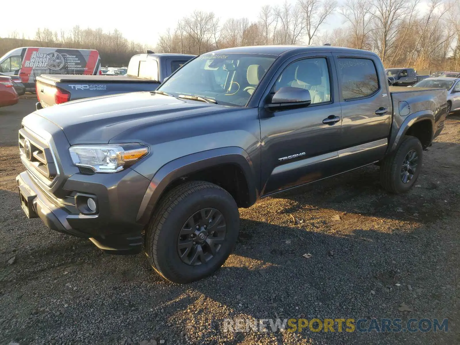 2 fotografías del automóvil dañado 3TMCZ5AN0LM360719 TOYOTA TACOMA 2020