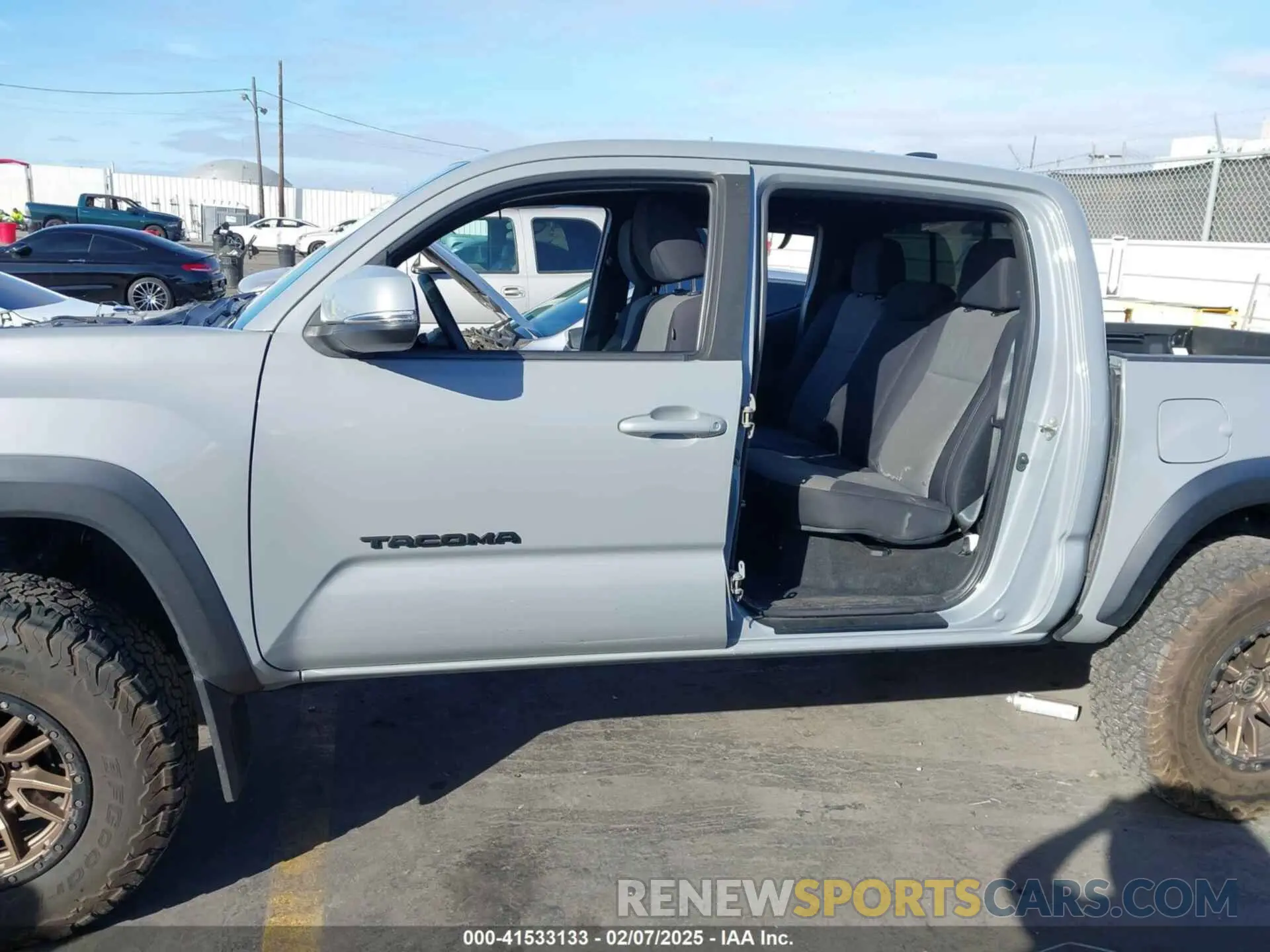 14 fotografías del automóvil dañado 3TMCZ5AN1LM293791 TOYOTA TACOMA 2020