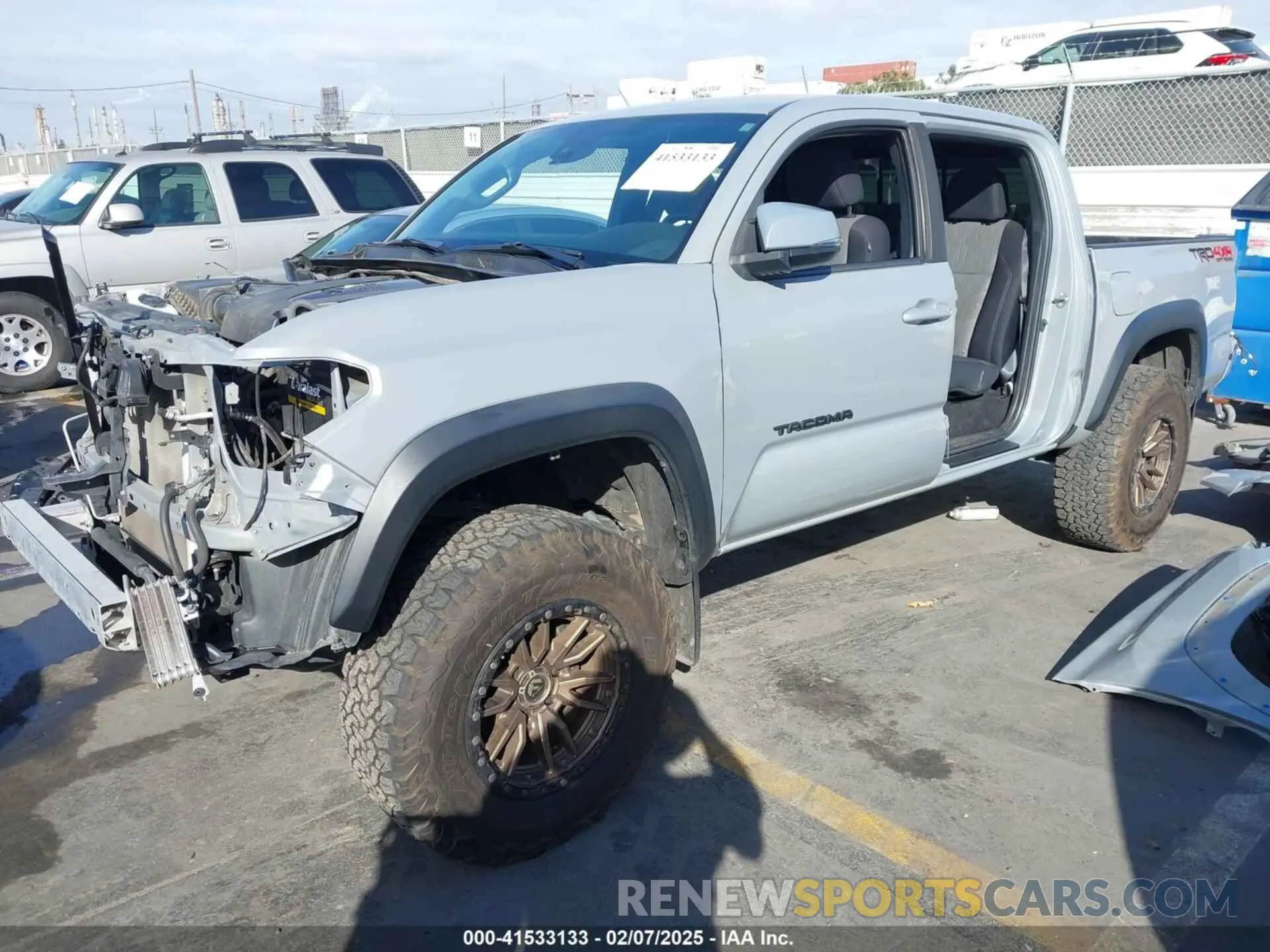 2 fotografías del automóvil dañado 3TMCZ5AN1LM293791 TOYOTA TACOMA 2020