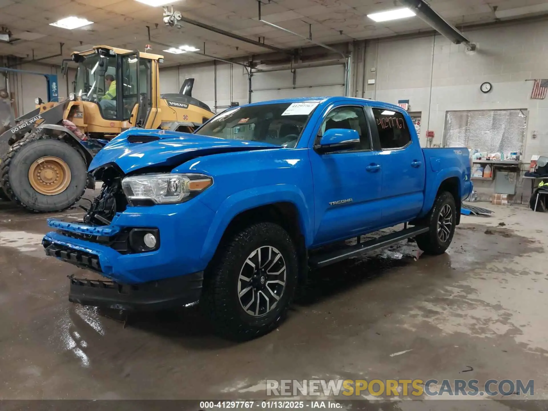 2 fotografías del automóvil dañado 3TMCZ5AN1LM325672 TOYOTA TACOMA 2020