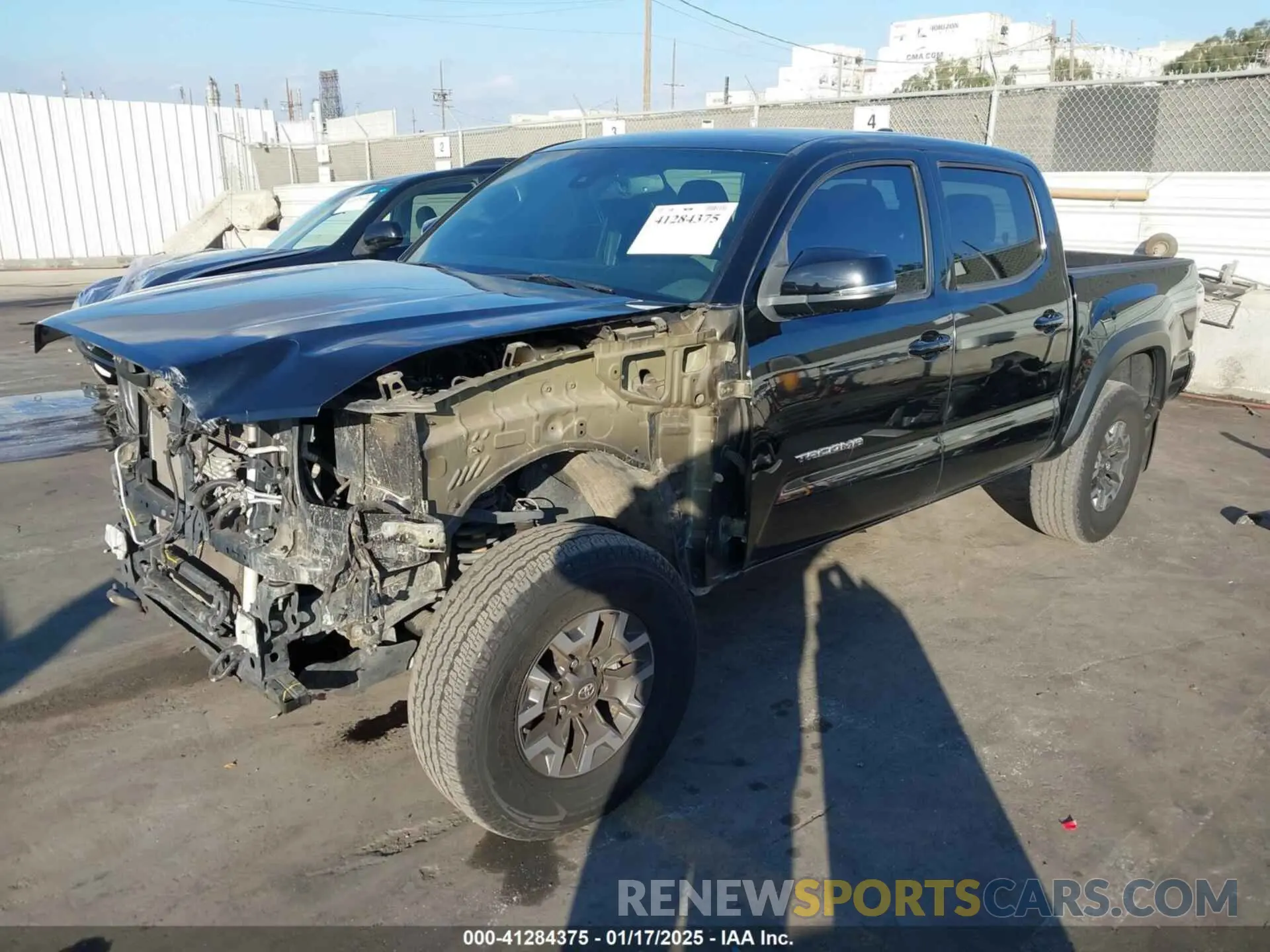 2 fotografías del automóvil dañado 3TMCZ5AN1LM326093 TOYOTA TACOMA 2020