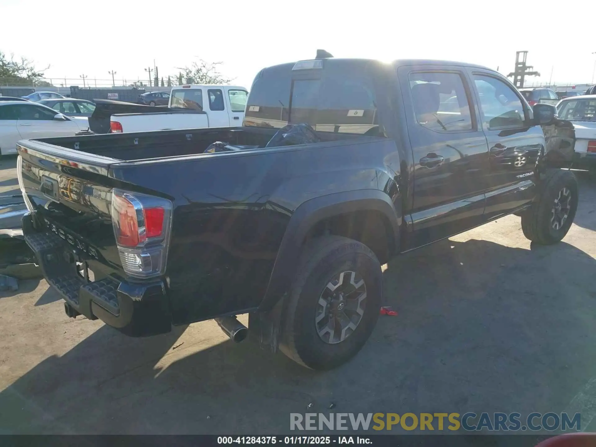 4 fotografías del automóvil dañado 3TMCZ5AN1LM326093 TOYOTA TACOMA 2020