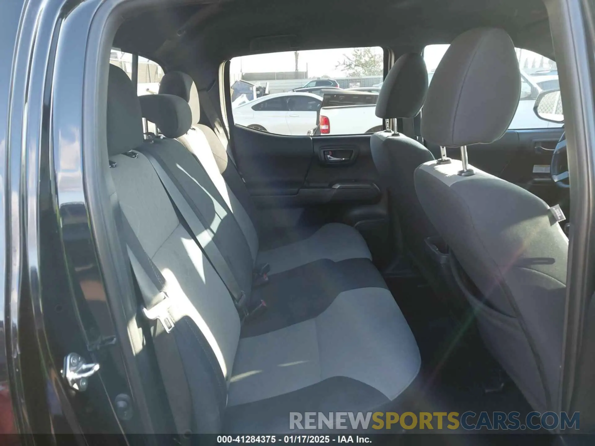 8 fotografías del automóvil dañado 3TMCZ5AN1LM326093 TOYOTA TACOMA 2020