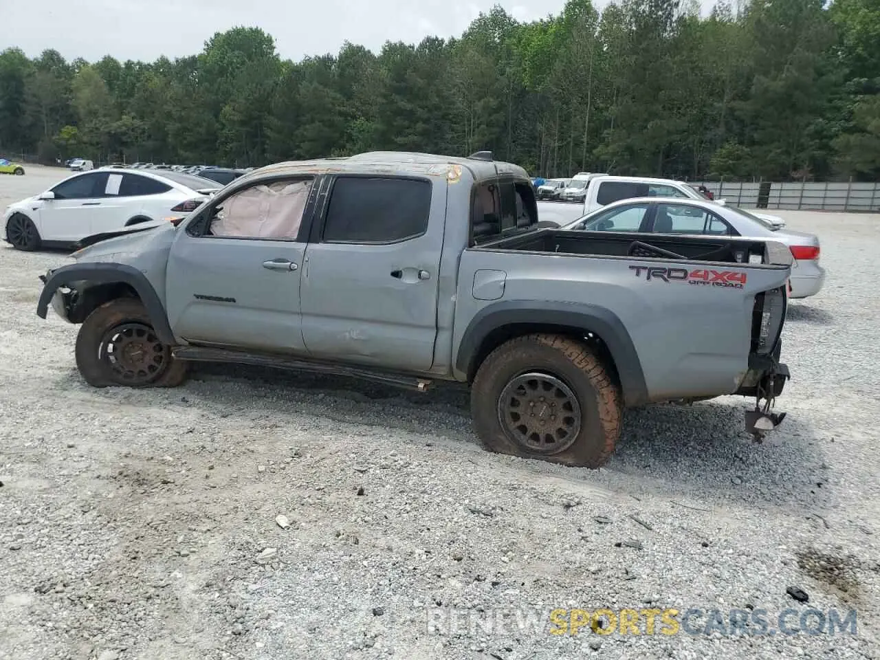 2 fotografías del automóvil dañado 3TMCZ5AN1LM326465 TOYOTA TACOMA 2020