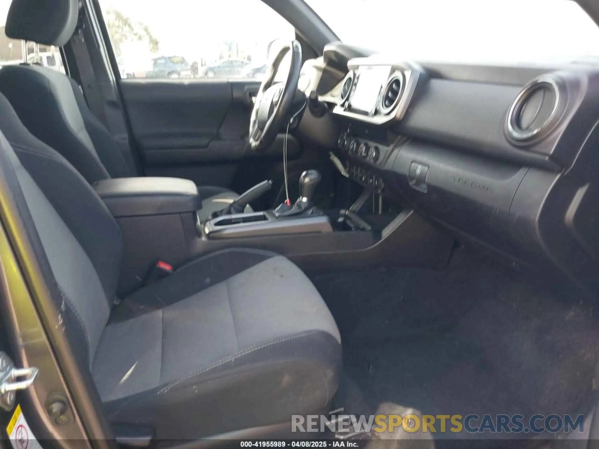 5 fotografías del automóvil dañado 3TMCZ5AN1LM328930 TOYOTA TACOMA 2020