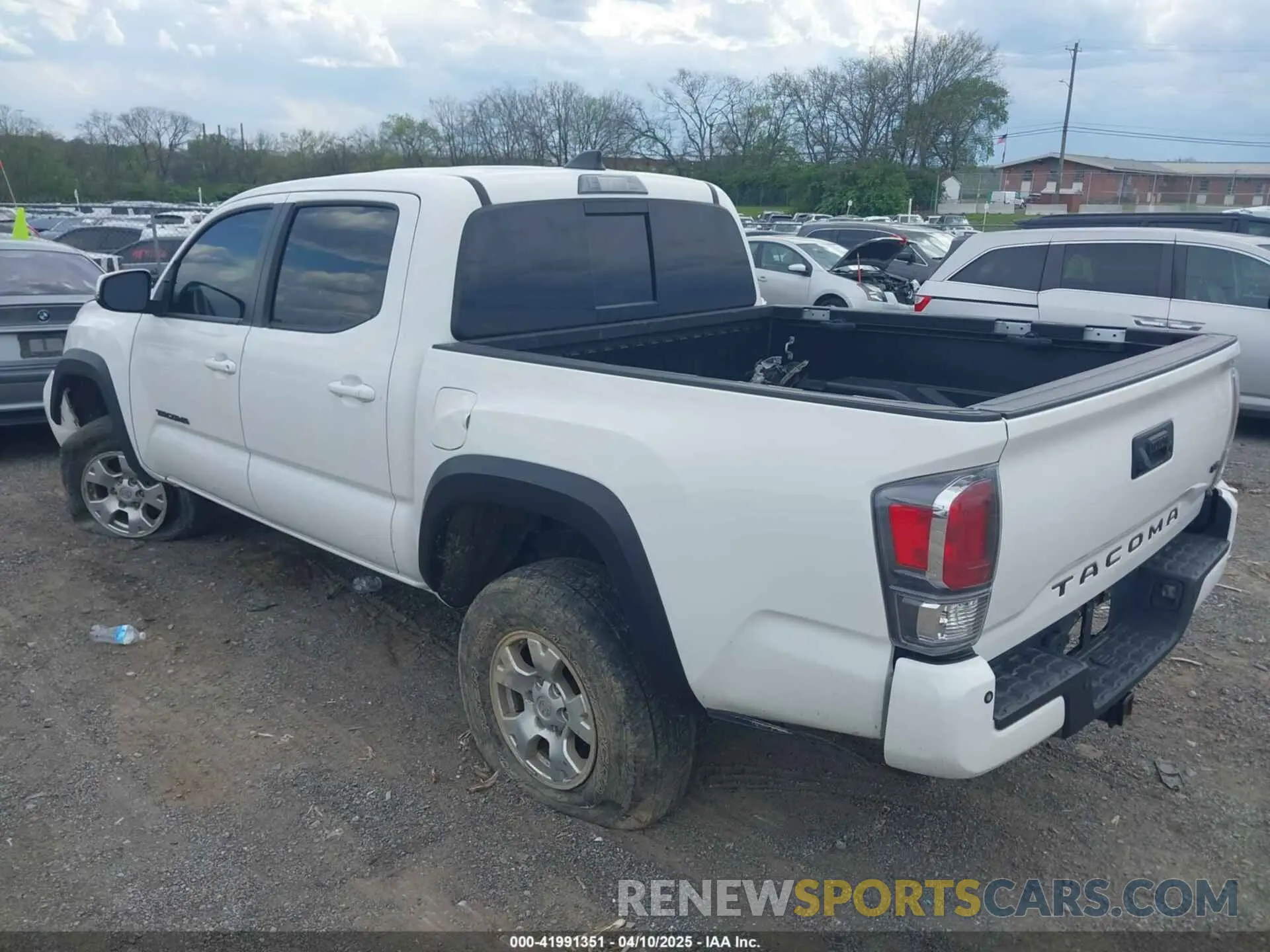 3 fotografías del automóvil dañado 3TMCZ5AN1LM334890 TOYOTA TACOMA 2020