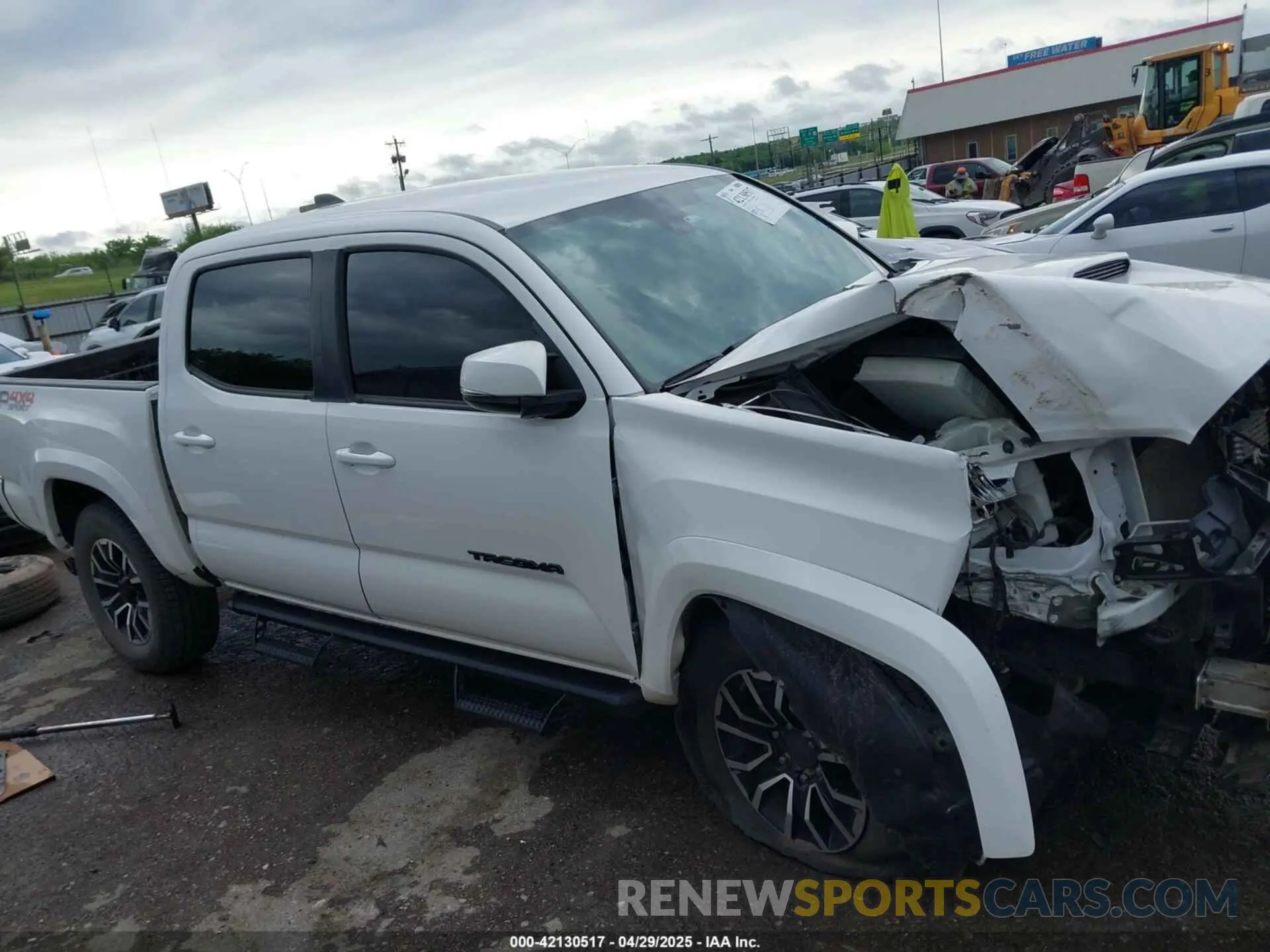 14 fotografías del automóvil dañado 3TMCZ5AN1LM337904 TOYOTA TACOMA 2020