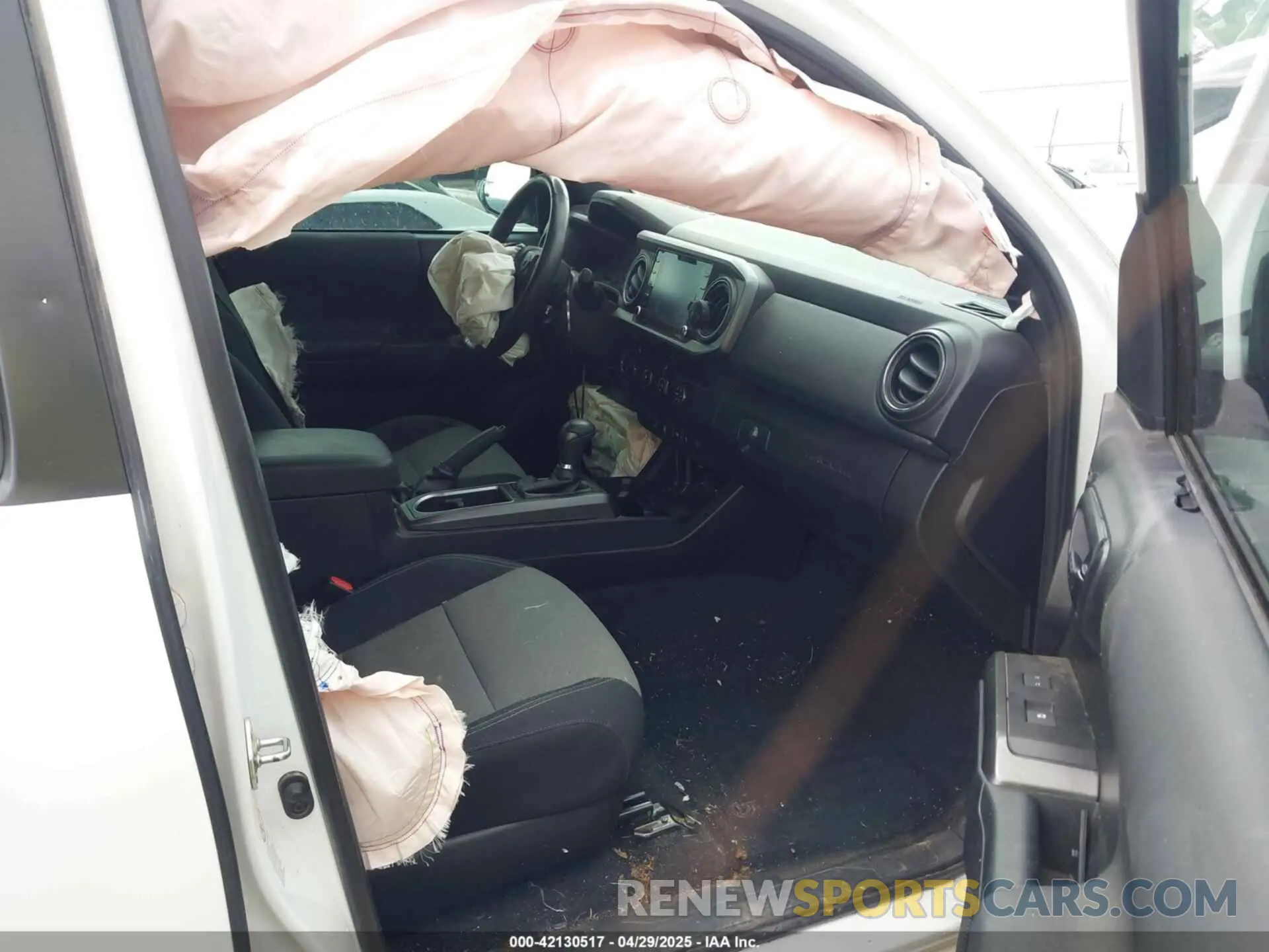 5 fotografías del automóvil dañado 3TMCZ5AN1LM337904 TOYOTA TACOMA 2020